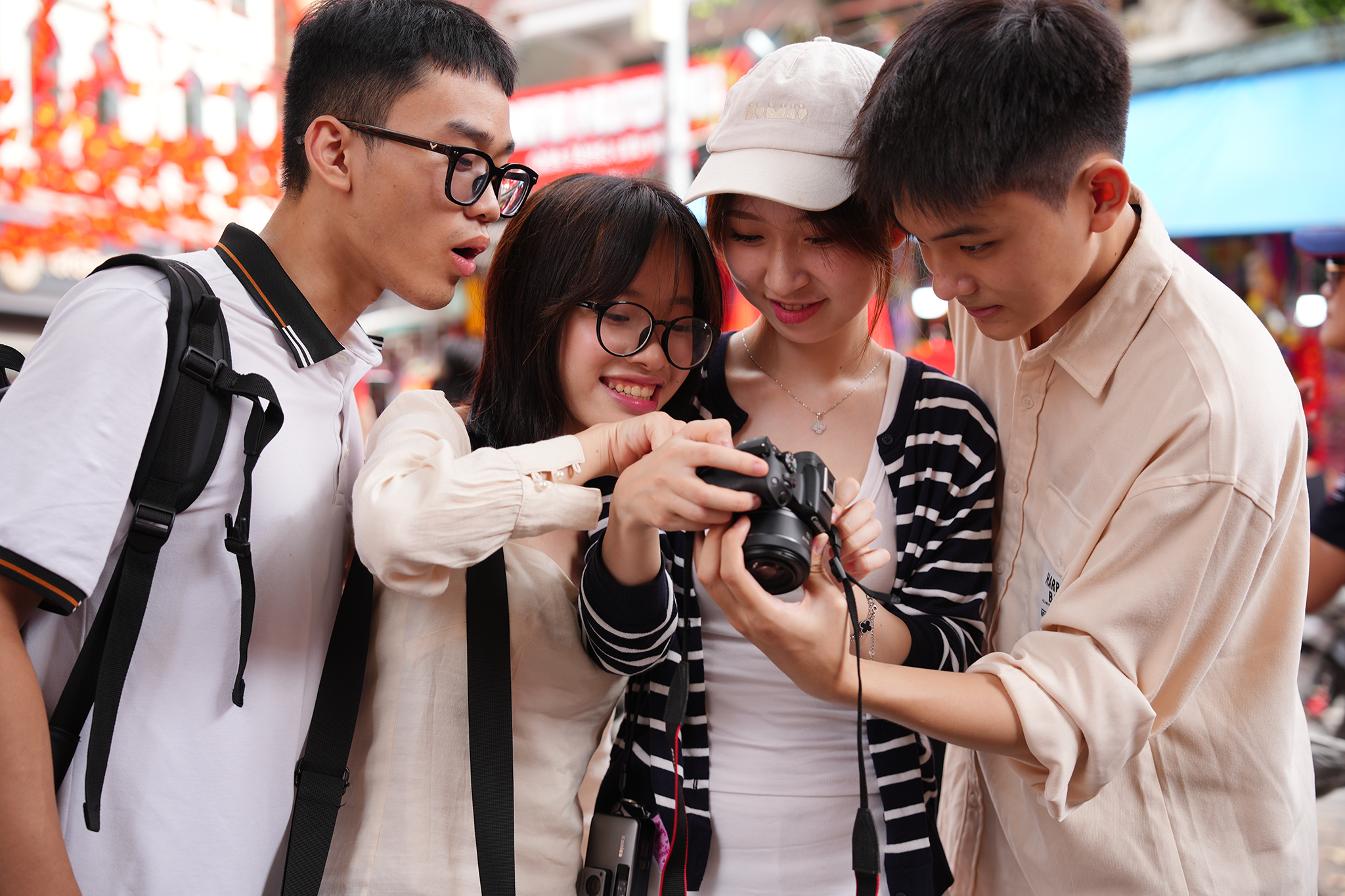 Người dân hân hoan lưu giữ dấu ấn ngày Tết Độc lập