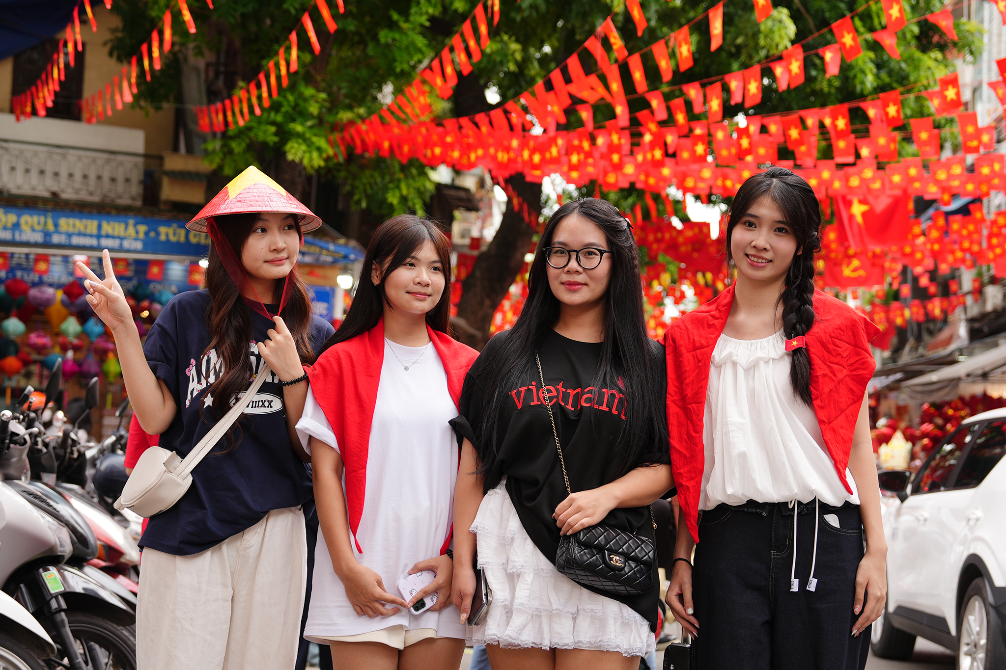 Người dân hân hoan lưu giữ dấu ấn ngày Tết Độc lập