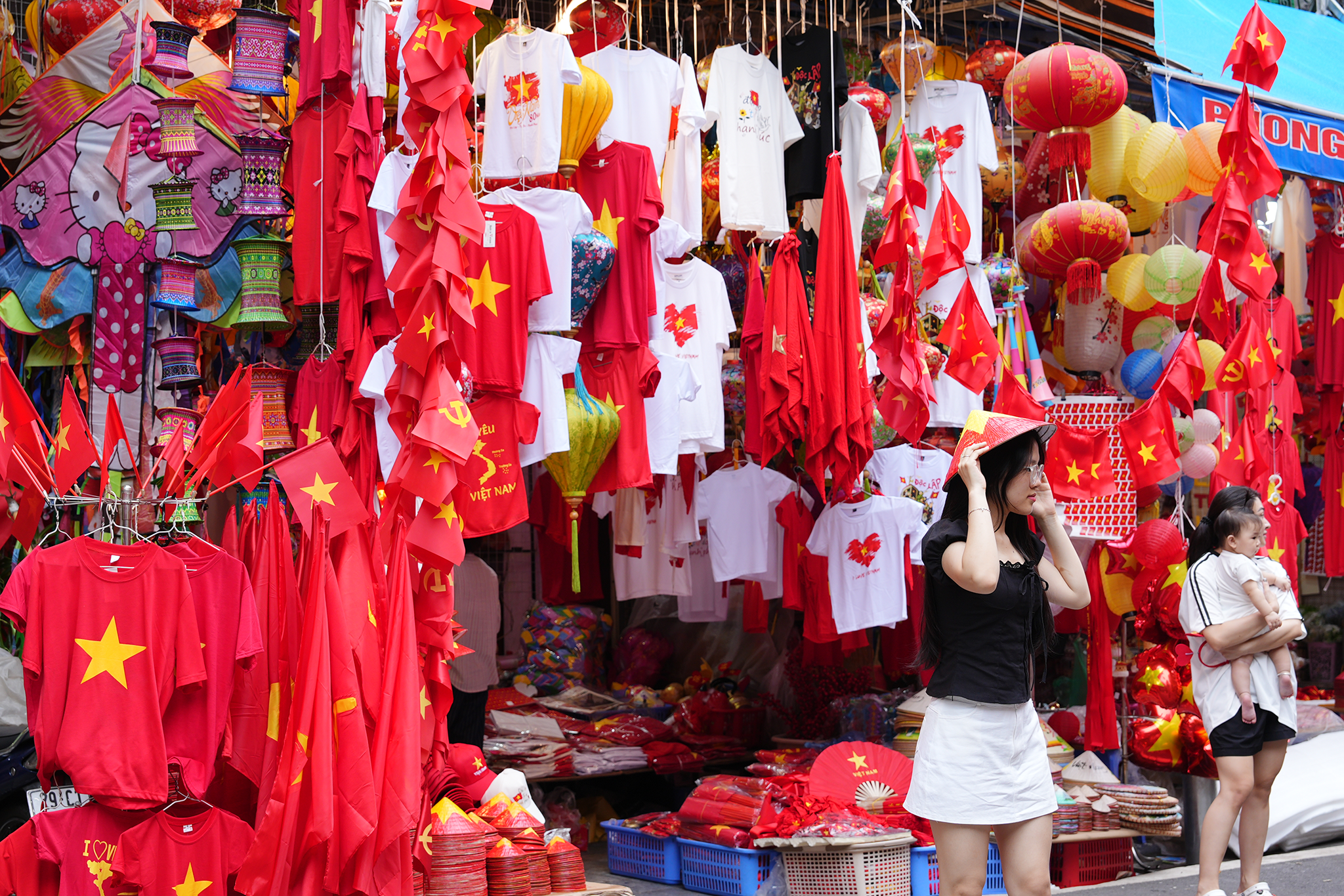 Người dân hân hoan lưu giữ dấu ấn ngày Tết Độc lập