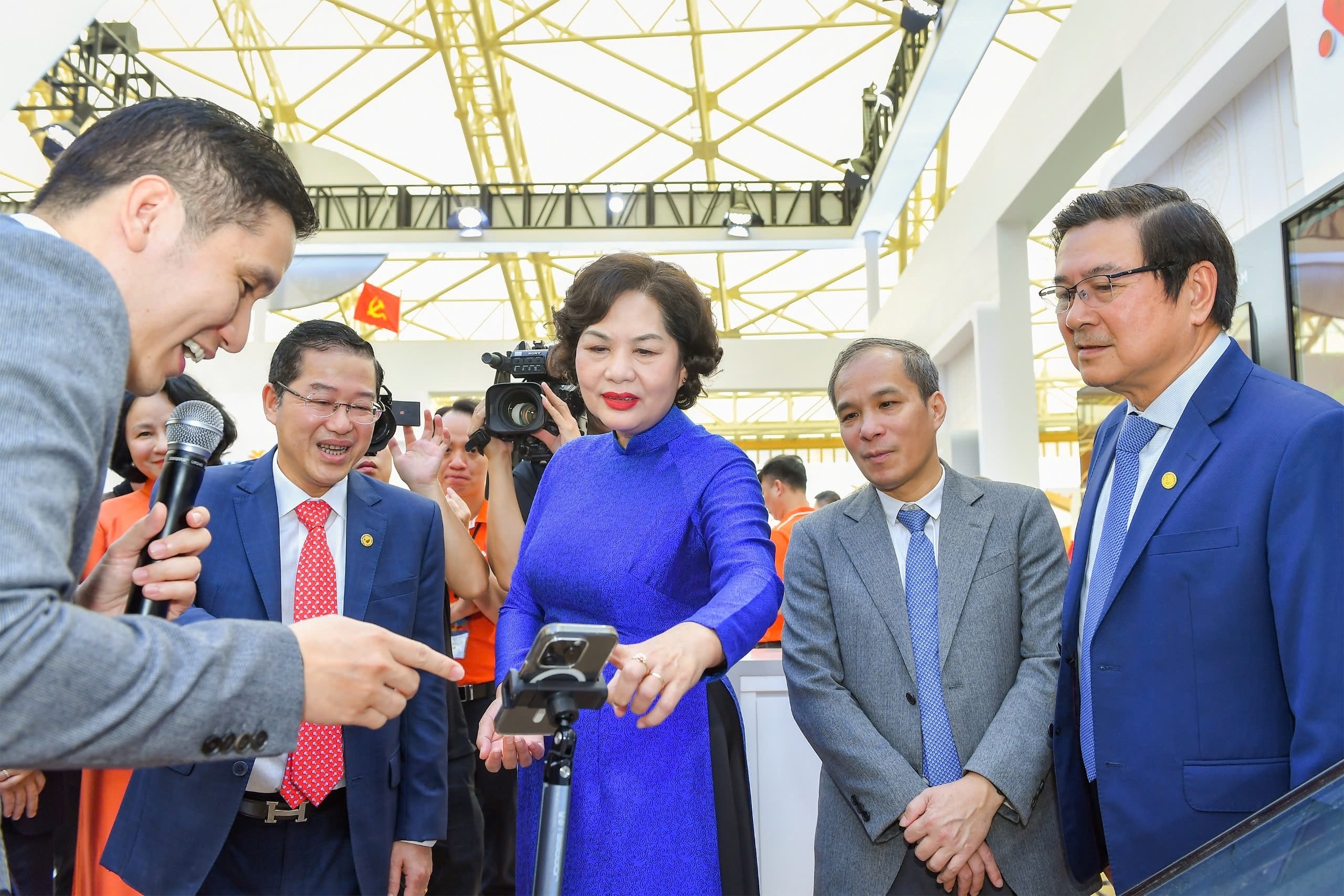 Dấu ấn chuyển đổi số của ngành Ngân hàng tại Triển lãm A80