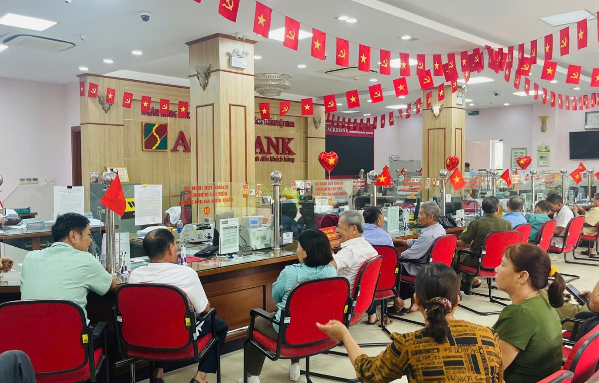 Agribank làm việc xuyên lễ, bảo đảm quà Quốc khánh 2/9 đến người dân kịp thời Agribank làm việc xuyên lễ, bảo đảm quà Quốc khánh 2/9 đến người dân kịp thời