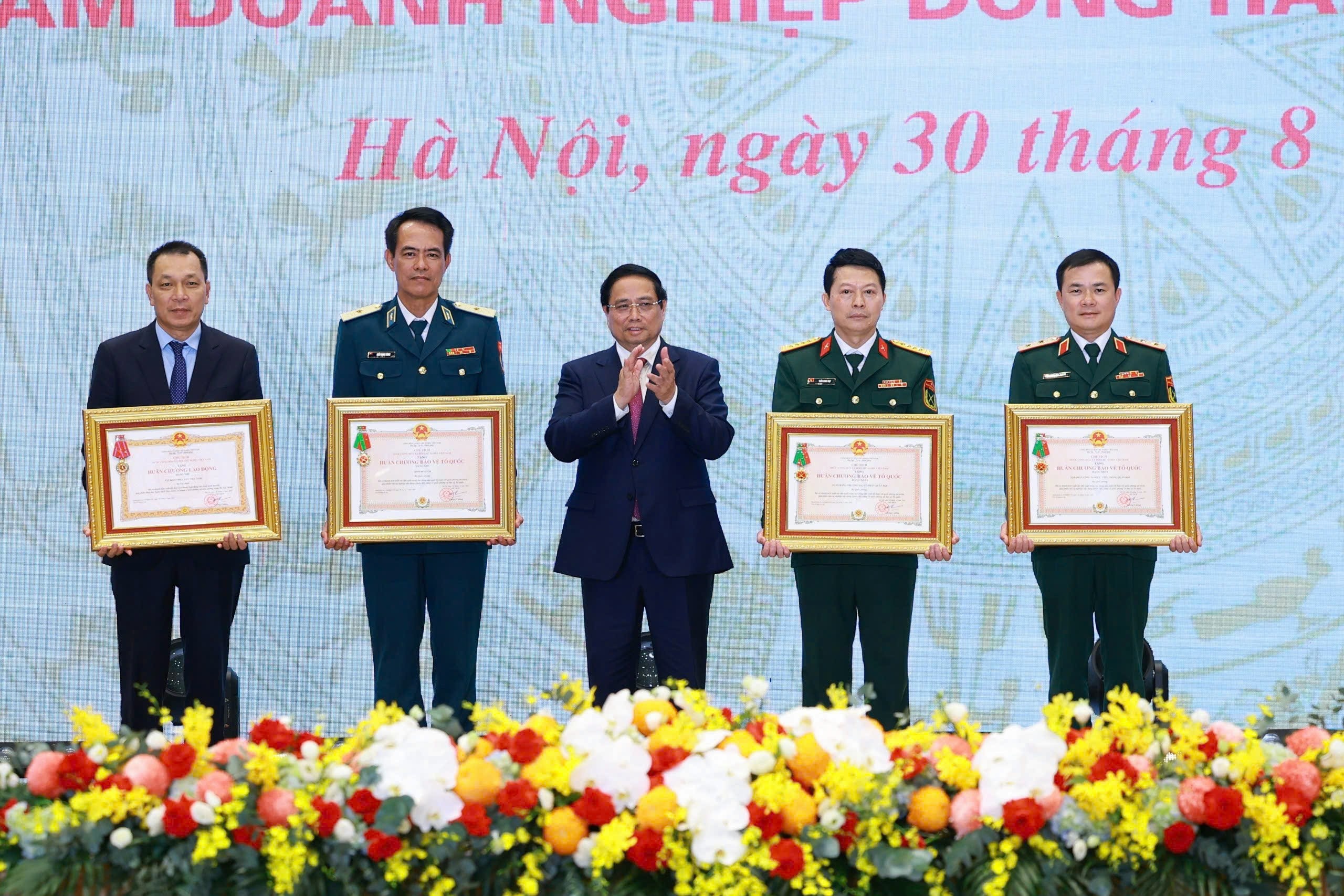 MB tiếp tục khẳng định vai trò tiên phong trong chuyển đổi số, phát triển bền vững và đồng hành cùng sự nghiệp xây dựng, bảo vệ Tổ quốc MB tiếp tục khẳng định vai trò tiên phong trong chuyển đổi số, phát triển bền vững và đồng hành cùng sự nghiệp xây dựng, bảo vệ Tổ quốc