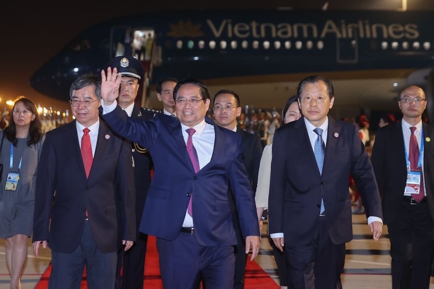 Thủ tướng Phạm Minh Chính và Đoàn đại biểu Việt Nam đã tới sân bay Tân Hải, thành phố Thiên Tân, bắt đầu chuyến công tác dự Hội nghị Thượng đỉnh Tổ chức Hợp tác Thượng Hải (SCO) 2025 và làm việc tại Trung Quốc - Ảnh: VGP/Nhật Bắc Thủ tướng Phạm Minh Chính và Đoàn đại biểu Việt Nam đã tới sân bay Tân Hải, thành phố Thiên Tân, bắt đầu chuyến công tác dự Hội nghị Thượng đỉnh Tổ chức Hợp tác Thượng Hải (SCO) 2025 và làm việc tại Trung Quốc - Ảnh: VGP/Nhật Bắc