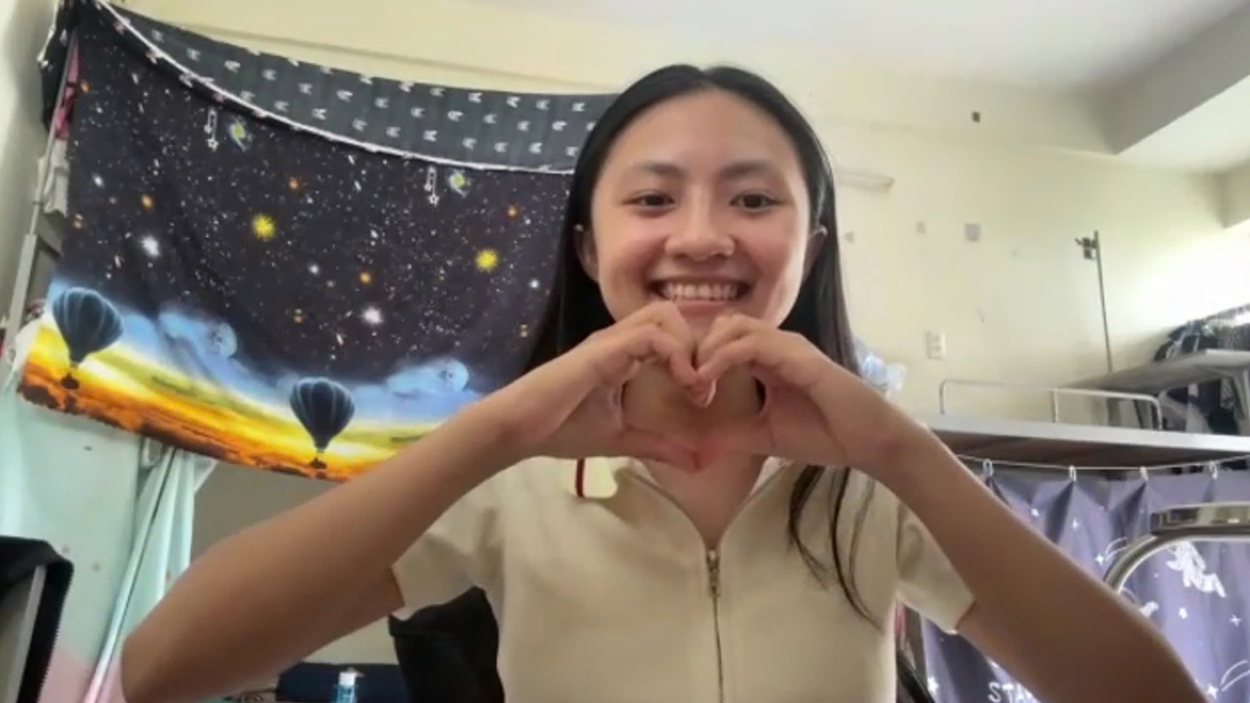 Vikki trao 1 lượng vàng SJC cho khách hàng thứ 10 nghìn