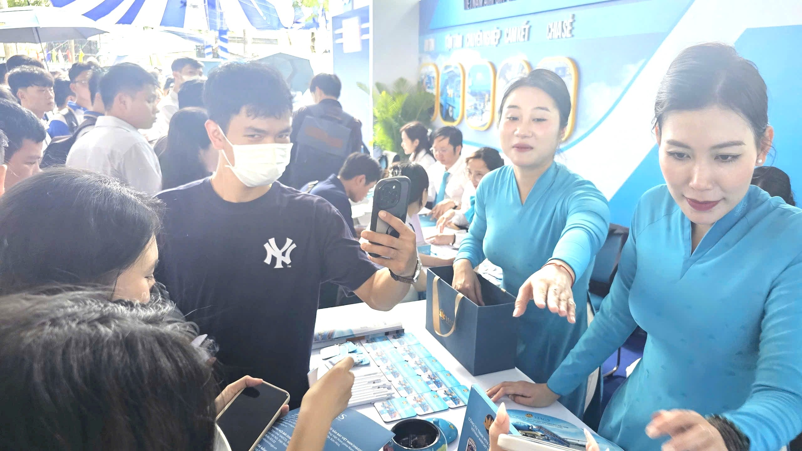 Hàng ngàn người đăng ký ứng tuyển làm việc tại Sân bay quốc tế Long Thành