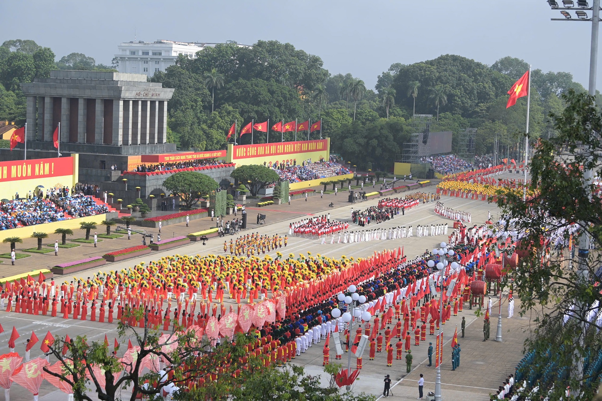 Chương trình nghệ thuật chào mừng “Lễ Kỷ niệm, diễu binh, diễu hành 80 năm Cách mạng tháng Tám thành công (19/8/1945 - 19/8/2025) và Quốc khánh nước Cộng hòa xã hội chủ nghĩa Việt Nam (2/9/1945 - 2/9/2025)” - Ảnh: VGP