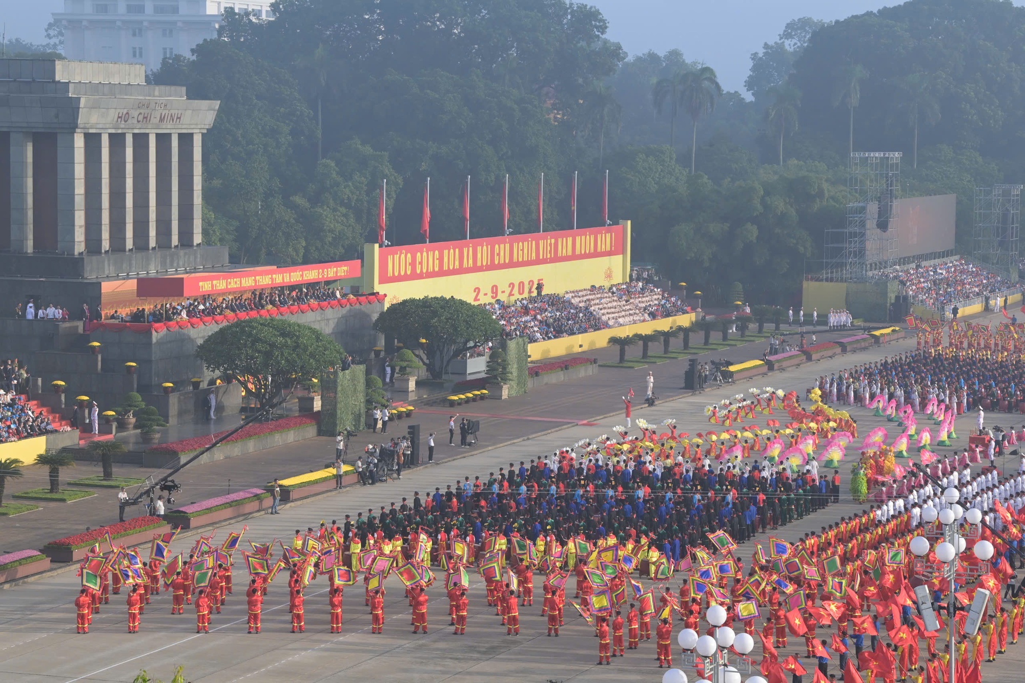 Đại lễ kỷ niệm 80 năm Cách mạng tháng Tám thành công và Quốc khánh nước Cộng hòa xã hội chủ nghĩa Việt Nam diễn ra trọng thể trên Quảng trường Ba Đình lịch sử - Ảnh: VGP
