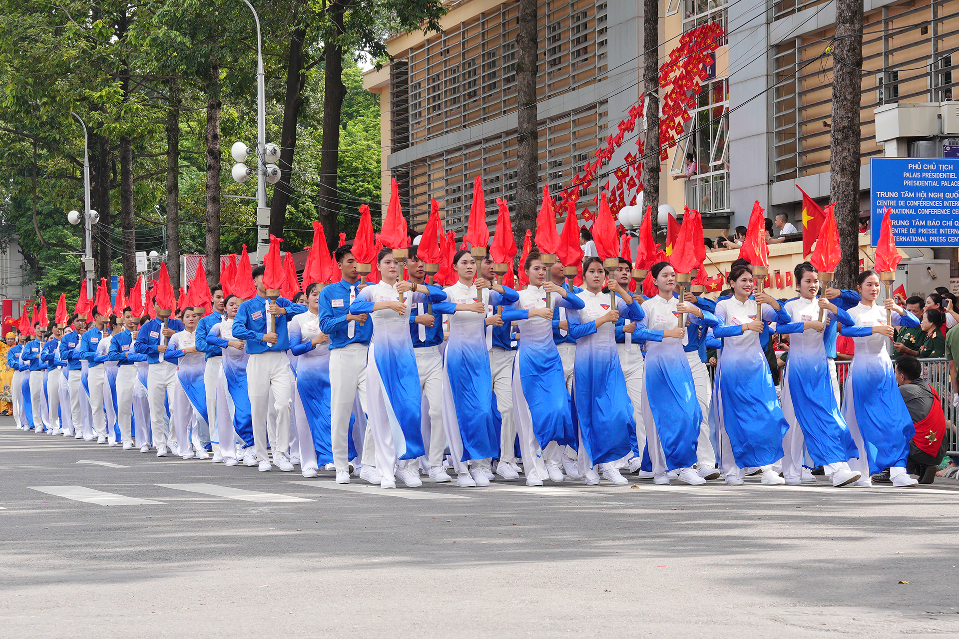 Khoảnh khắc tự hào trong ngày hội lớn của dân tộc