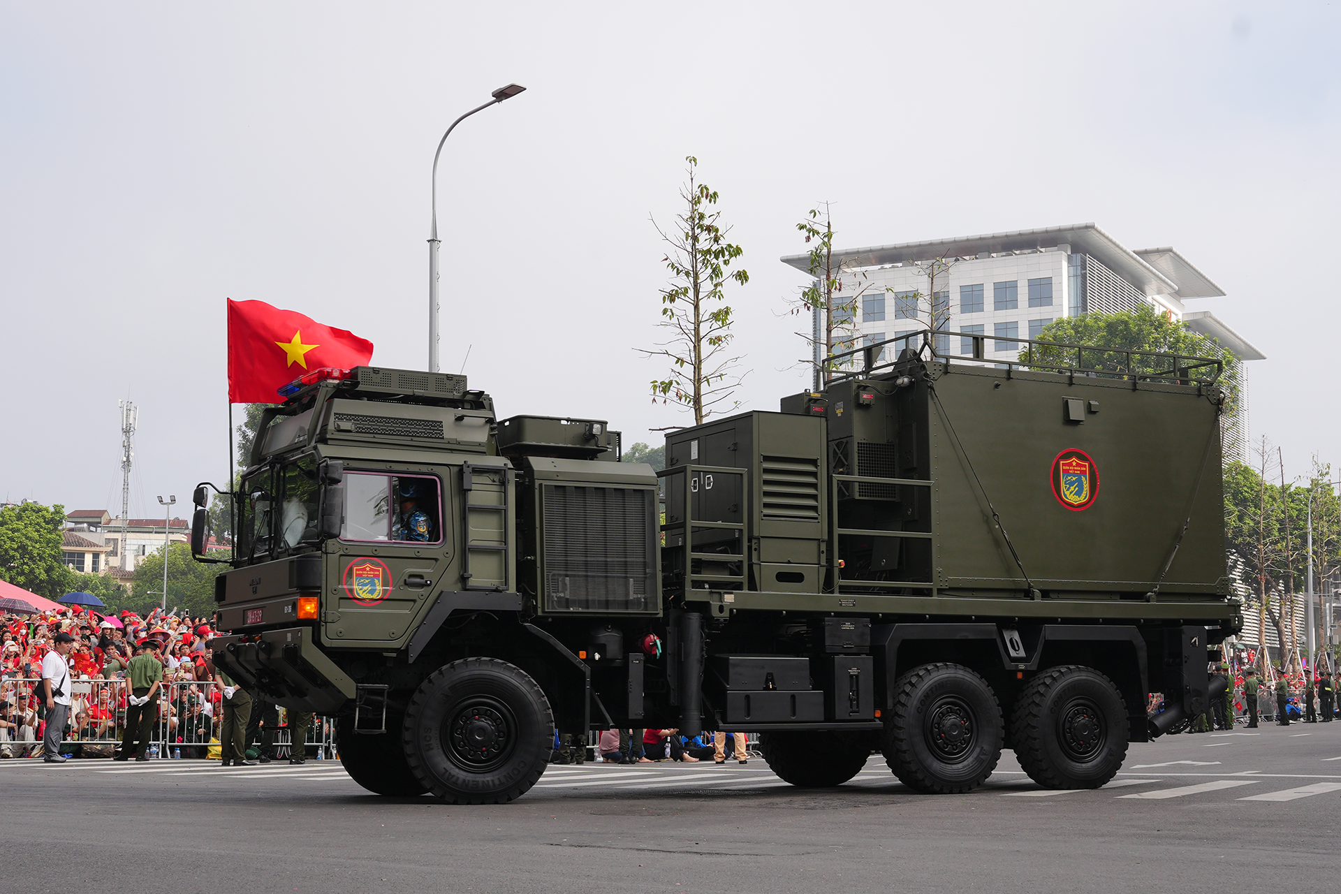 Hàng loạt vũ khí, khí tài hiện đại xuất hiện trong lễ diễu binh, diễu hành A80 Hàng loạt vũ khí, khí tài hiện đại xuất hiện trong lễ diễu binh, diễu hành A80