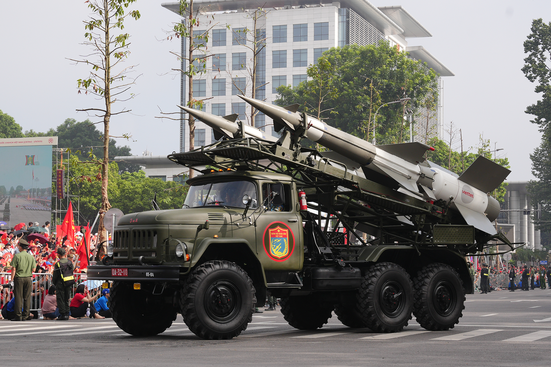 Hàng loạt vũ khí, khí tài hiện đại xuất hiện trong lễ diễu binh, diễu hành A80 Hàng loạt vũ khí, khí tài hiện đại xuất hiện trong lễ diễu binh, diễu hành A80