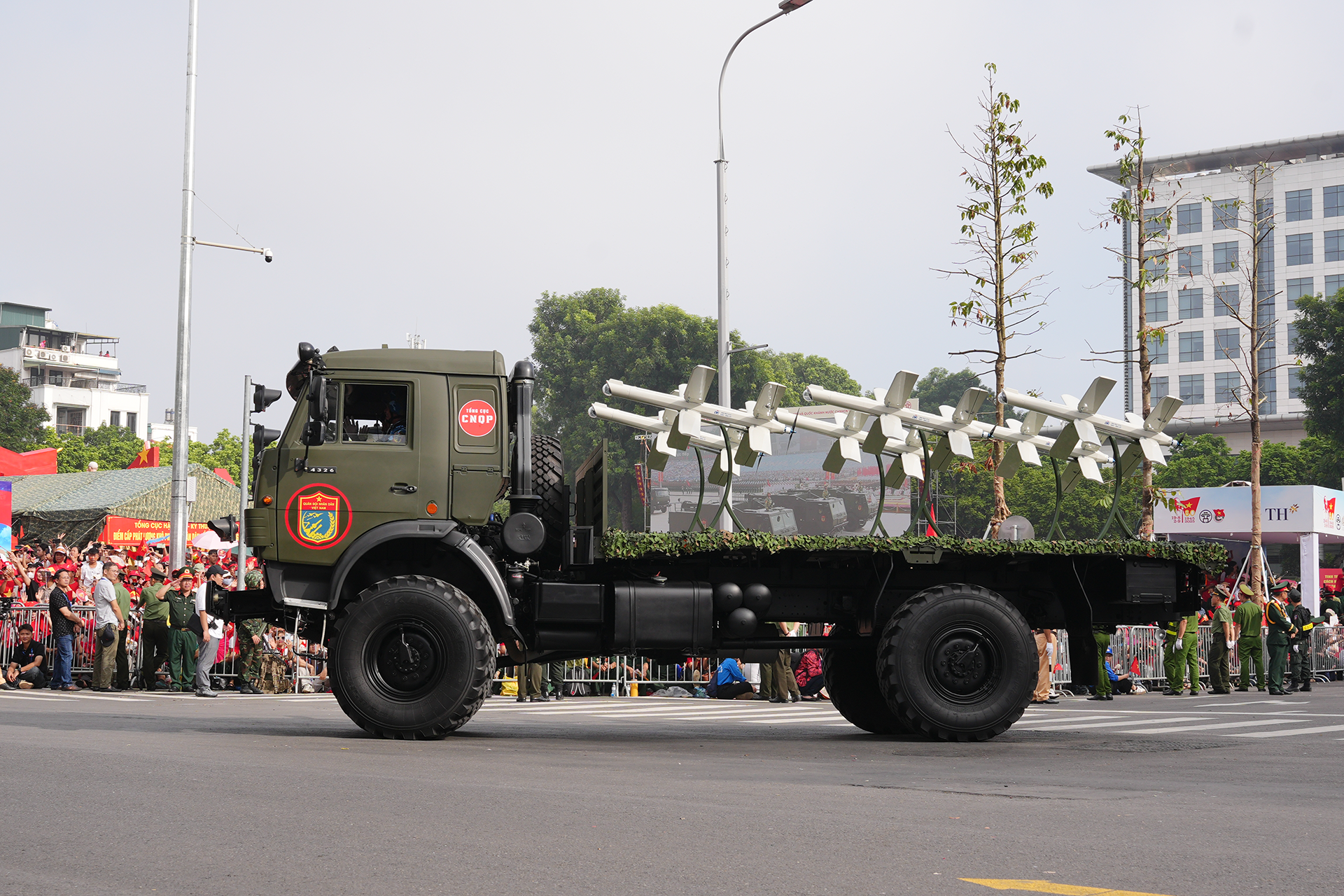 Hàng loạt vũ khí, khí tài hiện đại xuất hiện trong lễ diễu binh, diễu hành A80 Hàng loạt vũ khí, khí tài hiện đại xuất hiện trong lễ diễu binh, diễu hành A80