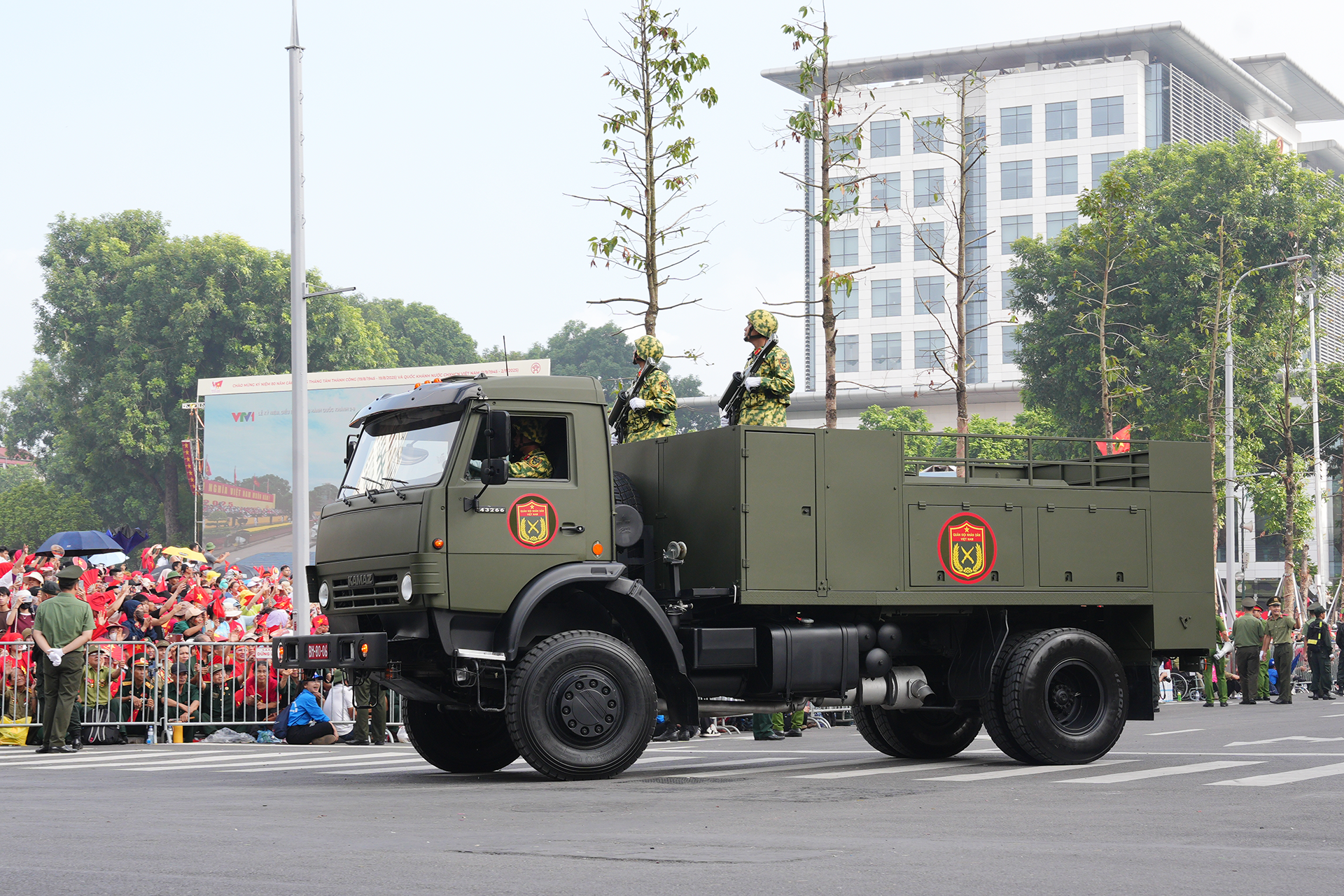 Hàng loạt vũ khí, khí tài hiện đại xuất hiện trong lễ diễu binh, diễu hành A80 Hàng loạt vũ khí, khí tài hiện đại xuất hiện trong lễ diễu binh, diễu hành A80