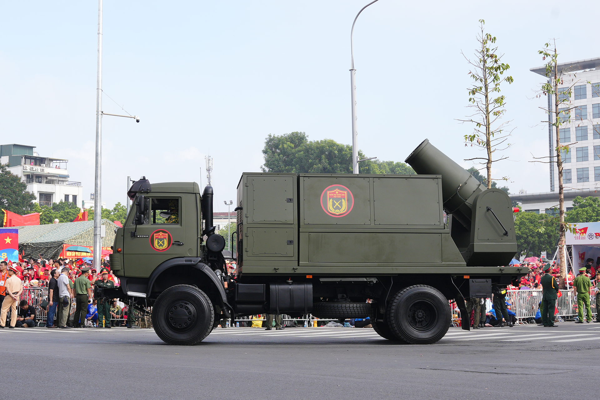 Hàng loạt vũ khí, khí tài hiện đại xuất hiện trong lễ diễu binh, diễu hành A80 Hàng loạt vũ khí, khí tài hiện đại xuất hiện trong lễ diễu binh, diễu hành A80