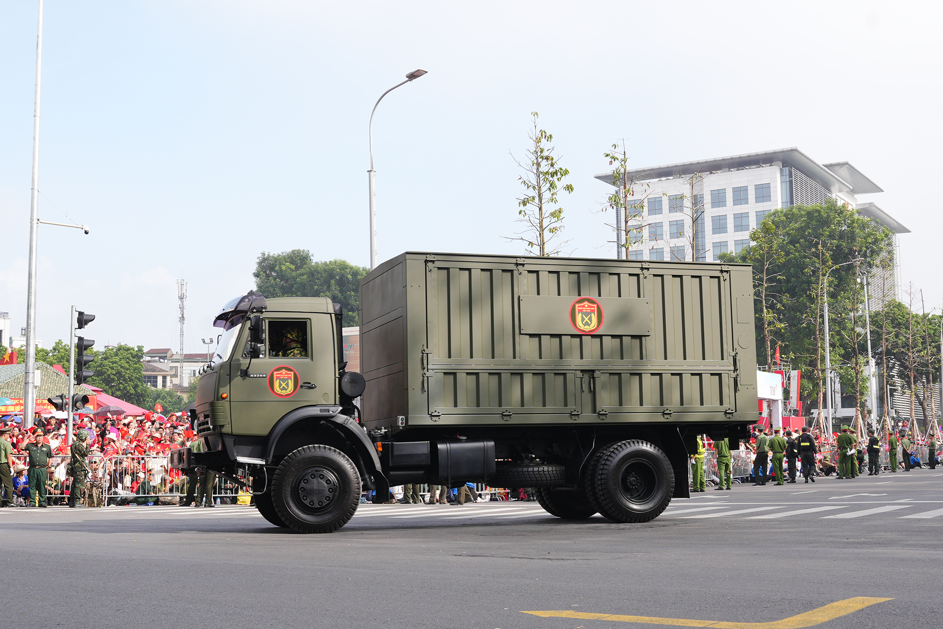 Hàng loạt vũ khí, khí tài hiện đại xuất hiện trong lễ diễu binh, diễu hành A80 Hàng loạt vũ khí, khí tài hiện đại xuất hiện trong lễ diễu binh, diễu hành A80