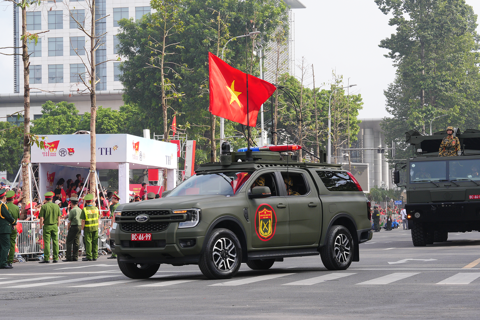 Hàng loạt vũ khí, khí tài hiện đại xuất hiện trong lễ diễu binh, diễu hành A80 Hàng loạt vũ khí, khí tài hiện đại xuất hiện trong lễ diễu binh, diễu hành A80