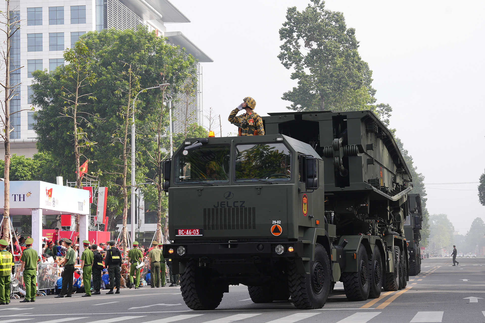 Hàng loạt vũ khí, khí tài hiện đại xuất hiện trong lễ diễu binh, diễu hành A80 Hàng loạt vũ khí, khí tài hiện đại xuất hiện trong lễ diễu binh, diễu hành A80
