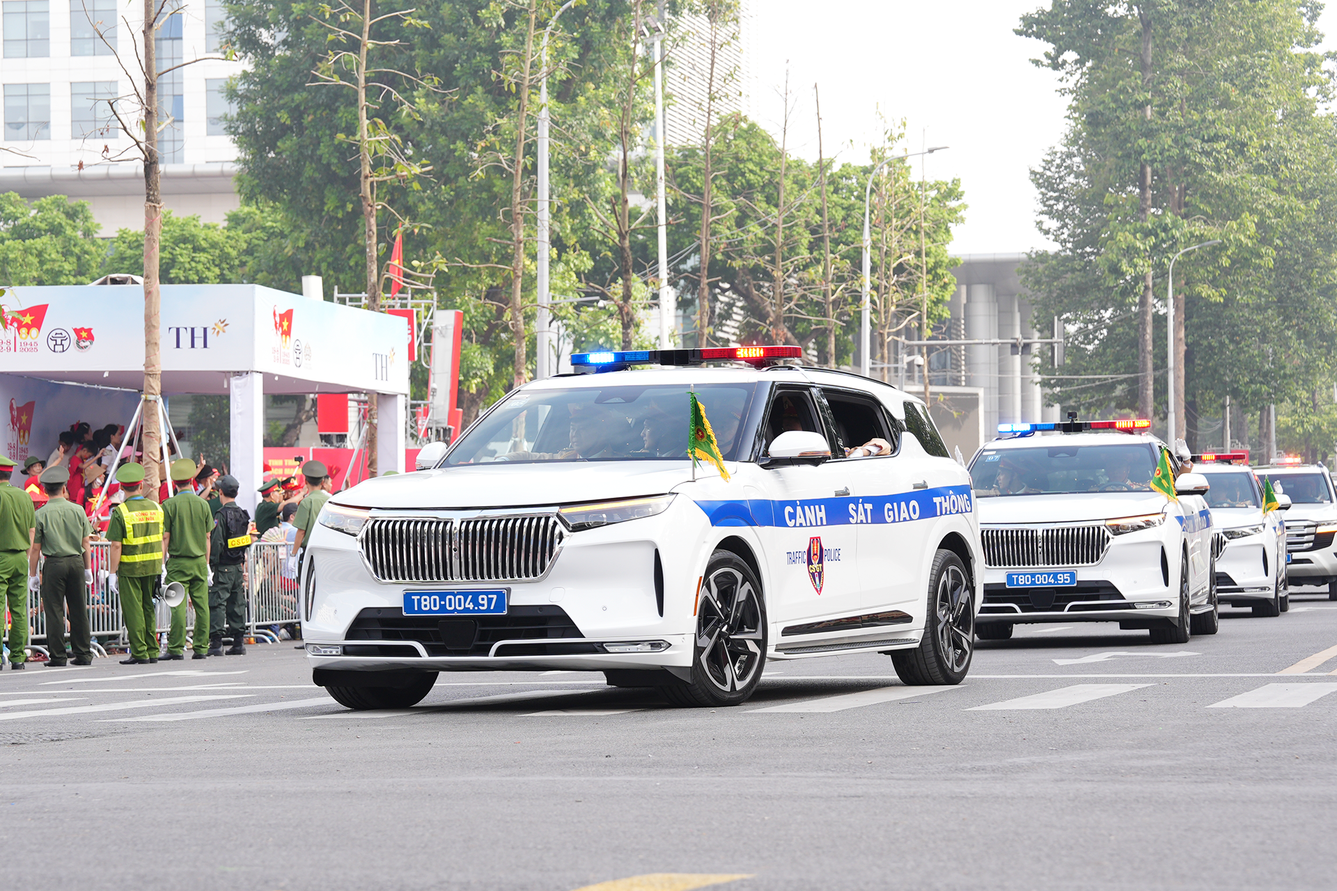 Hàng loạt vũ khí, khí tài hiện đại xuất hiện trong lễ diễu binh, diễu hành A80 Hàng loạt vũ khí, khí tài hiện đại xuất hiện trong lễ diễu binh, diễu hành A80