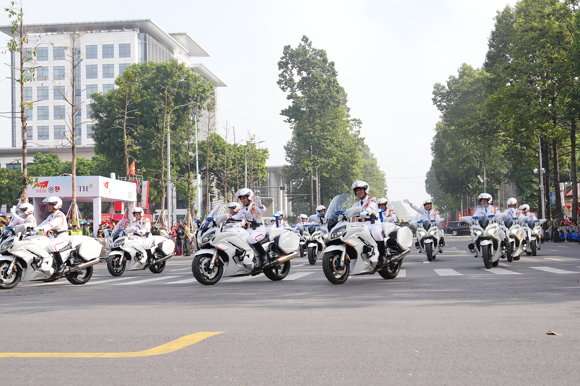 Hàng loạt vũ khí, khí tài hiện đại xuất hiện trong lễ diễu binh, diễu hành A80 Hàng loạt vũ khí, khí tài hiện đại xuất hiện trong lễ diễu binh, diễu hành A80