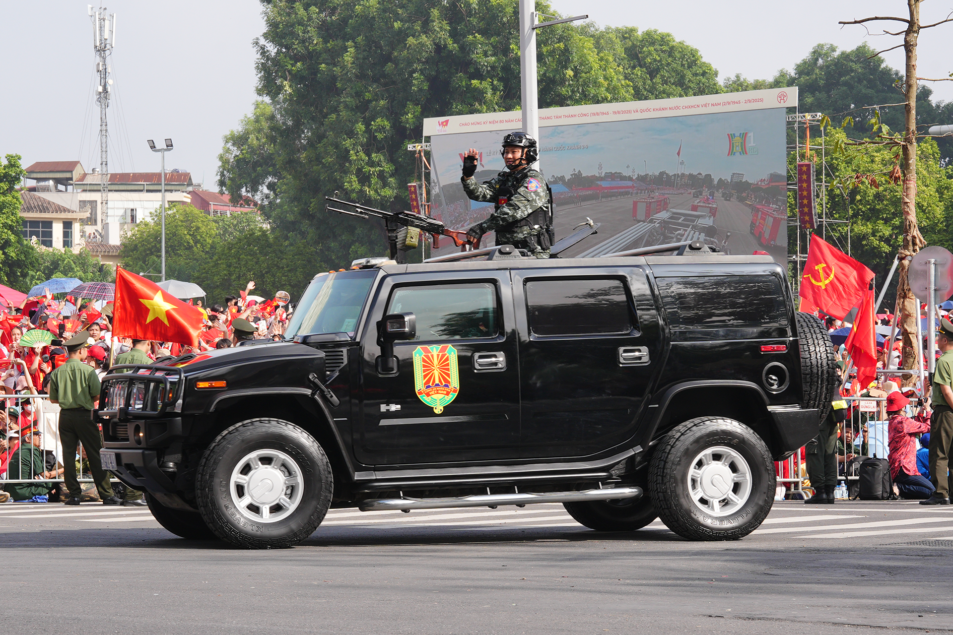 Hàng loạt vũ khí, khí tài hiện đại xuất hiện trong lễ diễu binh, diễu hành A80 Hàng loạt vũ khí, khí tài hiện đại xuất hiện trong lễ diễu binh, diễu hành A80