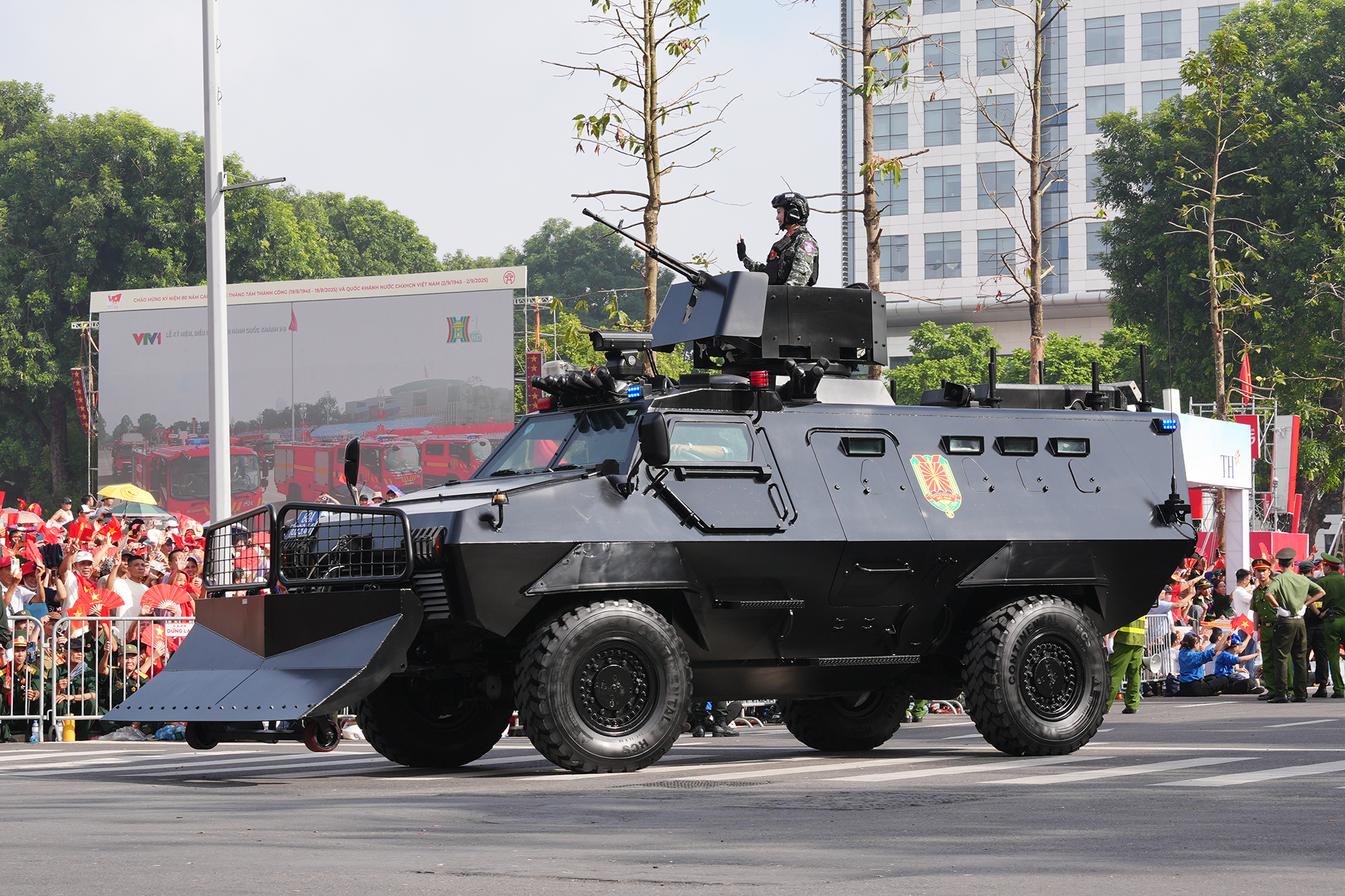 Hàng loạt vũ khí, khí tài hiện đại xuất hiện trong lễ diễu binh, diễu hành A80 Hàng loạt vũ khí, khí tài hiện đại xuất hiện trong lễ diễu binh, diễu hành A80