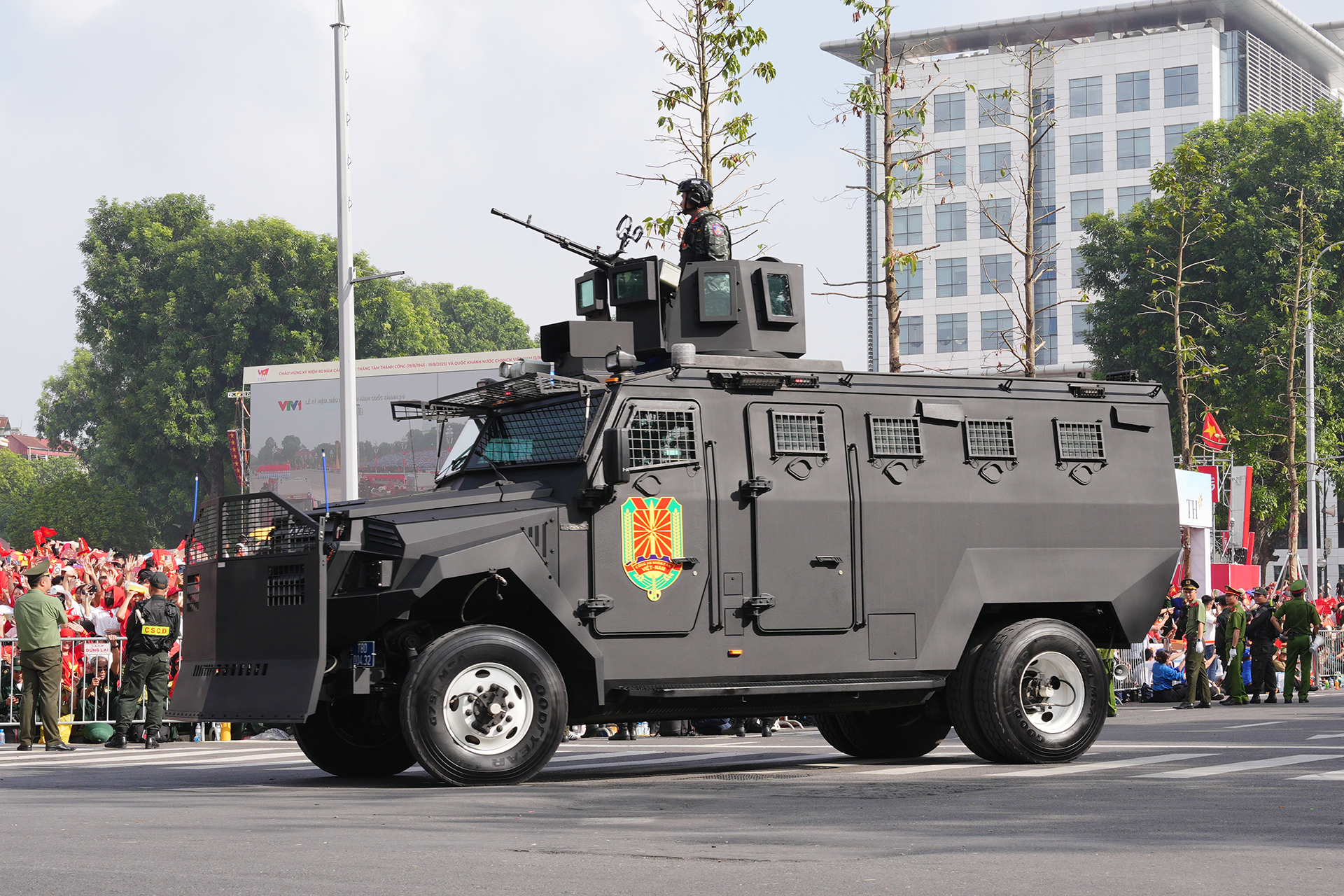 Hàng loạt vũ khí, khí tài hiện đại xuất hiện trong lễ diễu binh, diễu hành A80 Hàng loạt vũ khí, khí tài hiện đại xuất hiện trong lễ diễu binh, diễu hành A80