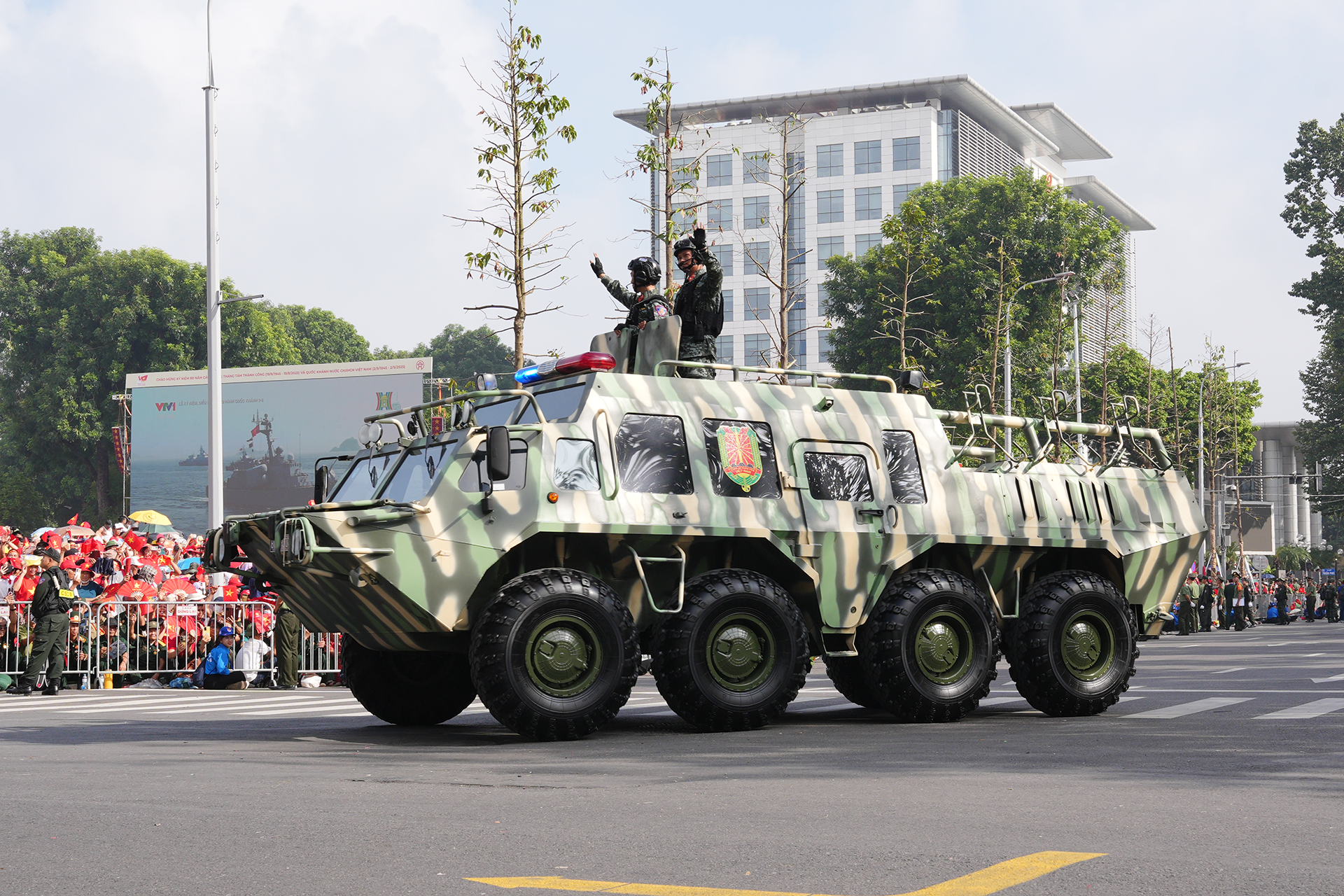 Hàng loạt vũ khí, khí tài hiện đại xuất hiện trong lễ diễu binh, diễu hành A80 Hàng loạt vũ khí, khí tài hiện đại xuất hiện trong lễ diễu binh, diễu hành A80