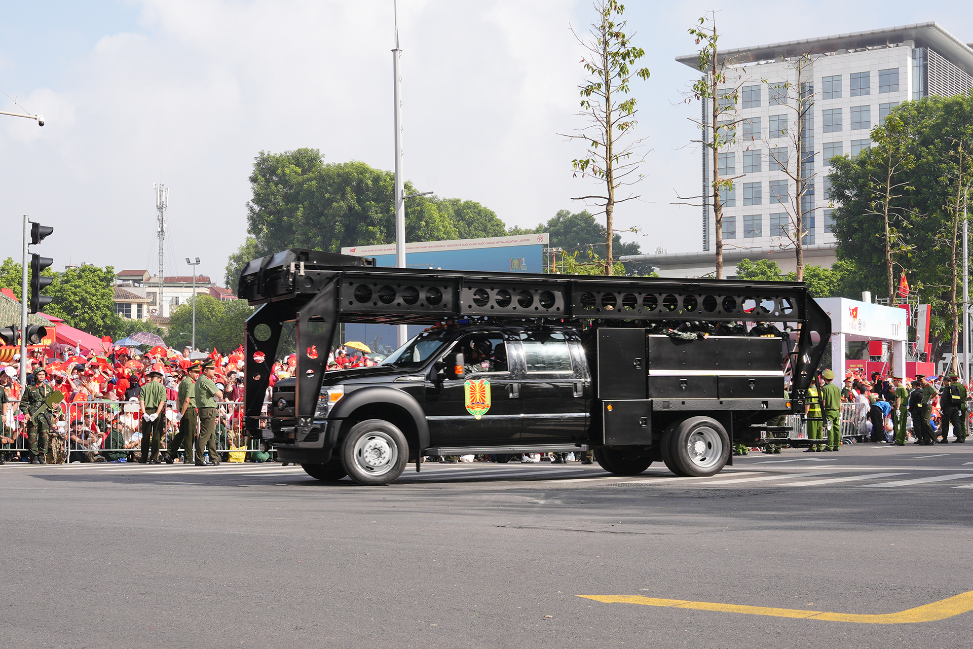 Hàng loạt vũ khí, khí tài hiện đại xuất hiện trong lễ diễu binh, diễu hành A80 Hàng loạt vũ khí, khí tài hiện đại xuất hiện trong lễ diễu binh, diễu hành A80