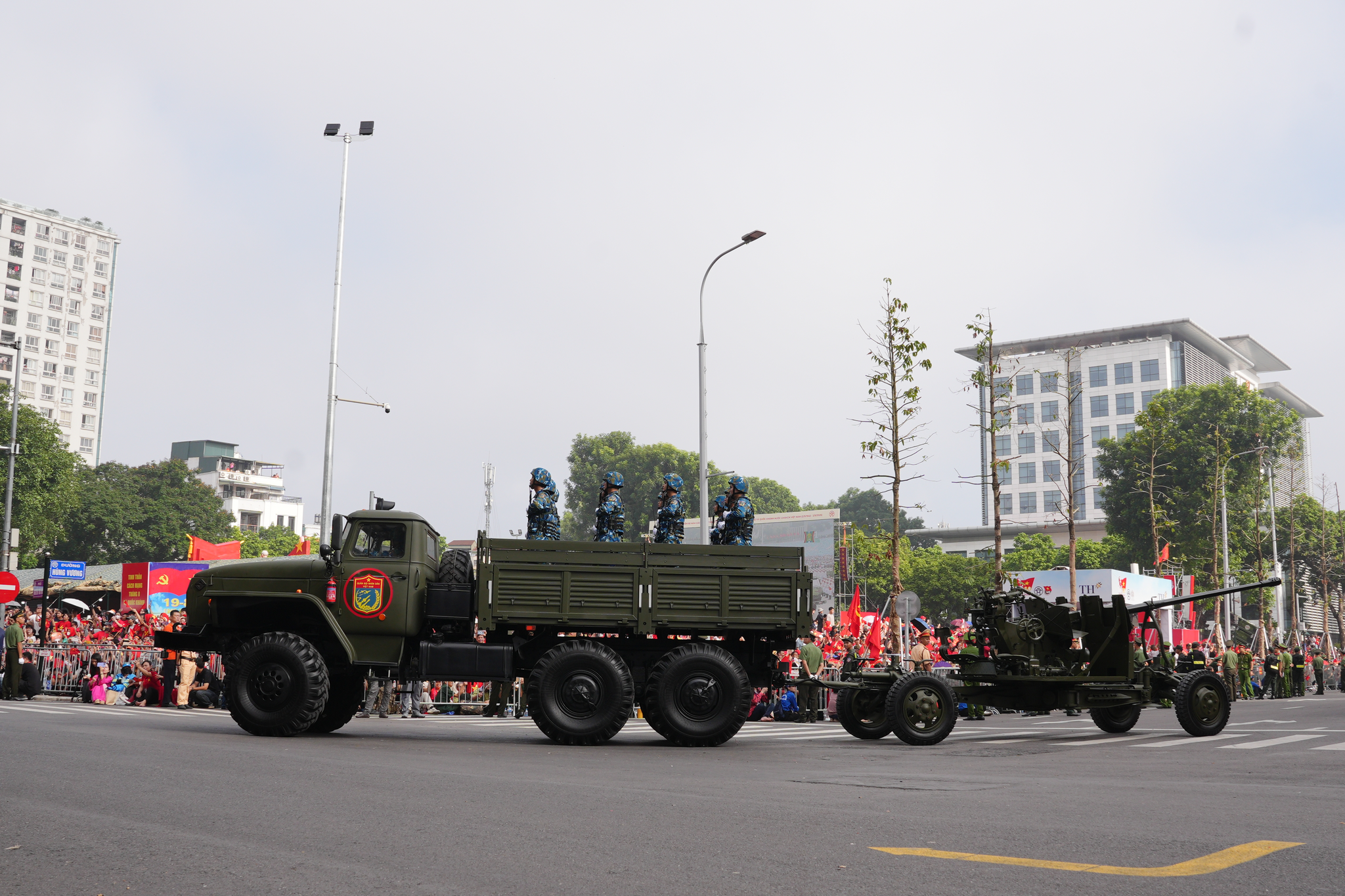 Xe vận tải kéo pháo Xe vận tải kéo pháo