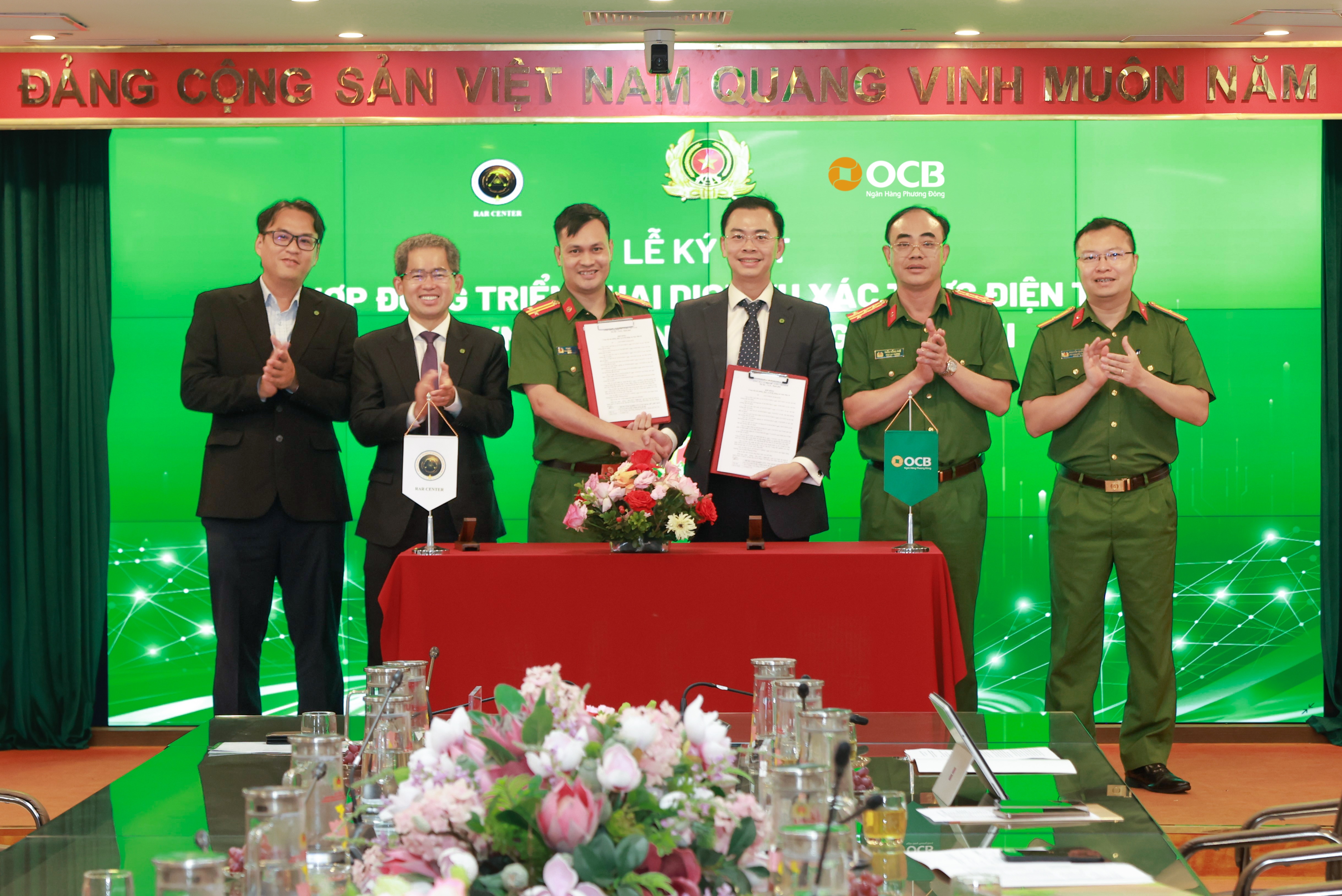 OCB và Trung tâm RAR cũng đã ký kết hợp đồng triển khai dịch vụ xác thực điện tử qua VNeID trên ứng dụng OCB OMNI