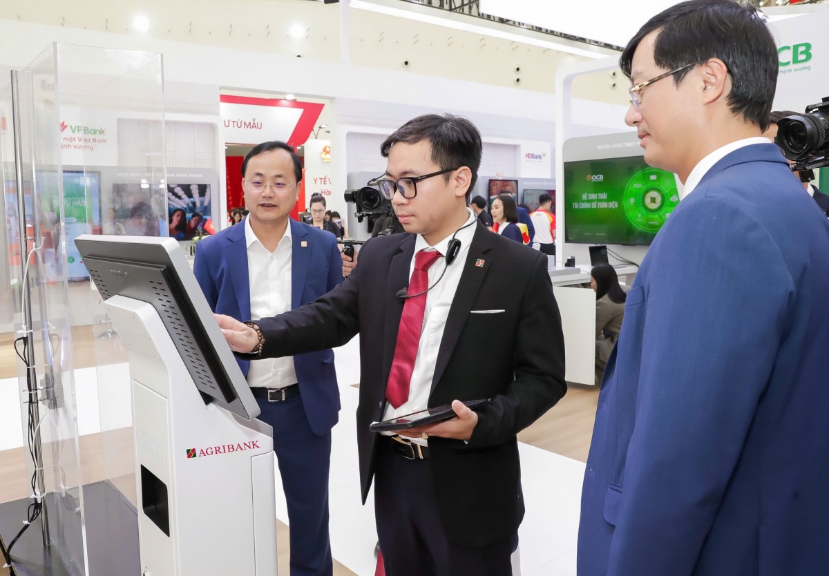 Agribank tiến tới phủ sóng Quầy giao dịch thông minh đến hơn 2200 điểm giao dịch trên toàn quốc