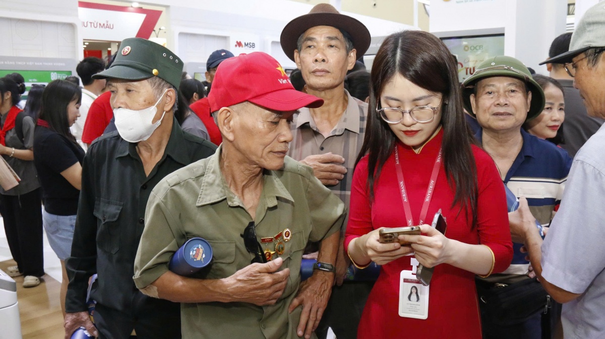 Agribank tiến tới phủ sóng Quầy giao dịch thông minh đến hơn 2200 điểm giao dịch trên toàn quốc