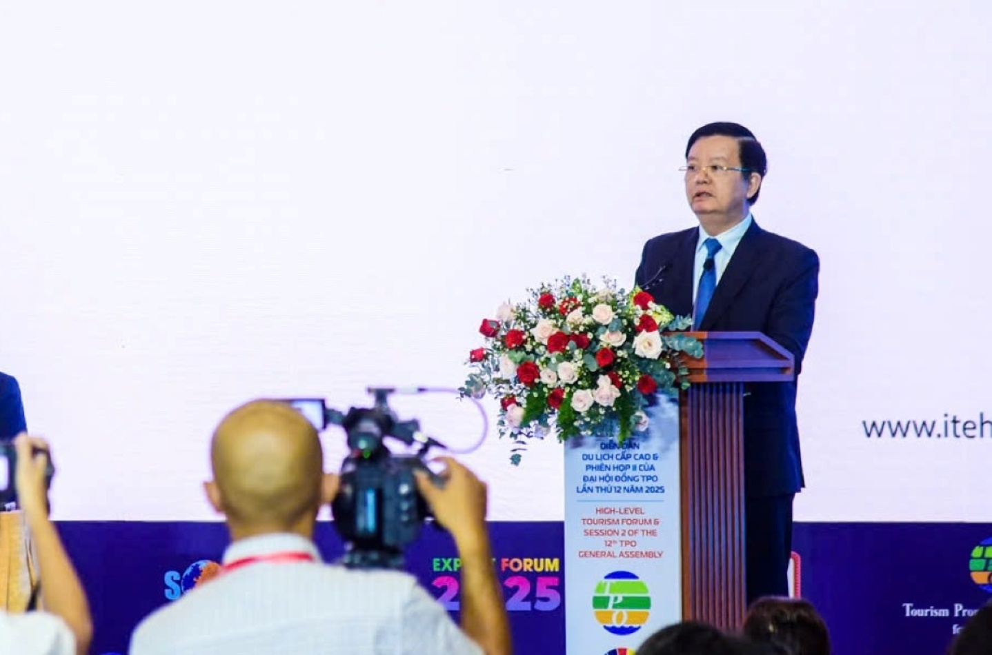 Đưa du lịch trở thành động lực mạnh mẽ cho sự phát triển bền vững