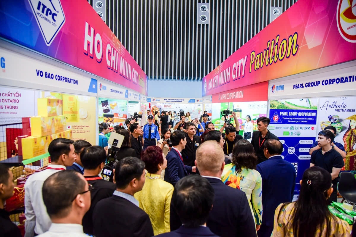 Đưa du lịch trở thành động lực mạnh mẽ cho sự phát triển bền vững