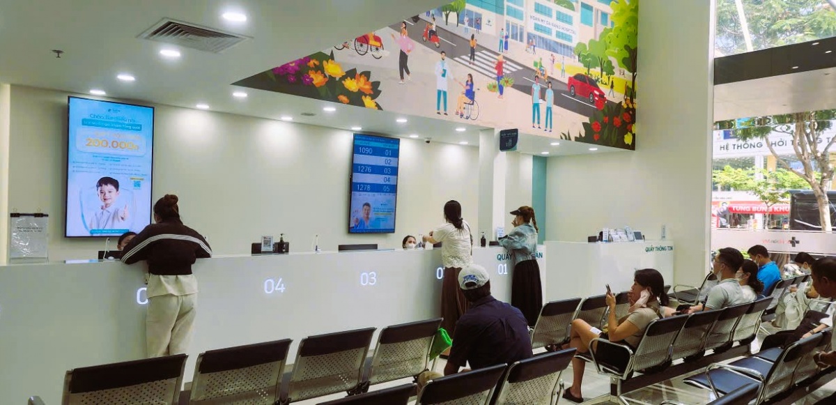 Đẩy mạnh thanh toán viện phí không dùng tiền mặt không chỉ mang lại tiện ích cho bệnh nhân, mà còn giảm áp lực cho bệnh viện. Đẩy mạnh thanh toán viện phí không dùng tiền mặt không chỉ mang lại tiện ích cho bệnh nhân, mà còn giảm áp lực cho bệnh viện.