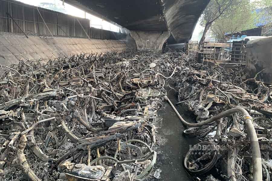 Khẩn trương làm rõ nguyên nhân, xử lý trách nhiệm vụ cháy bãi trông giữ xe dưới gầm cầu Vĩnh Tuy