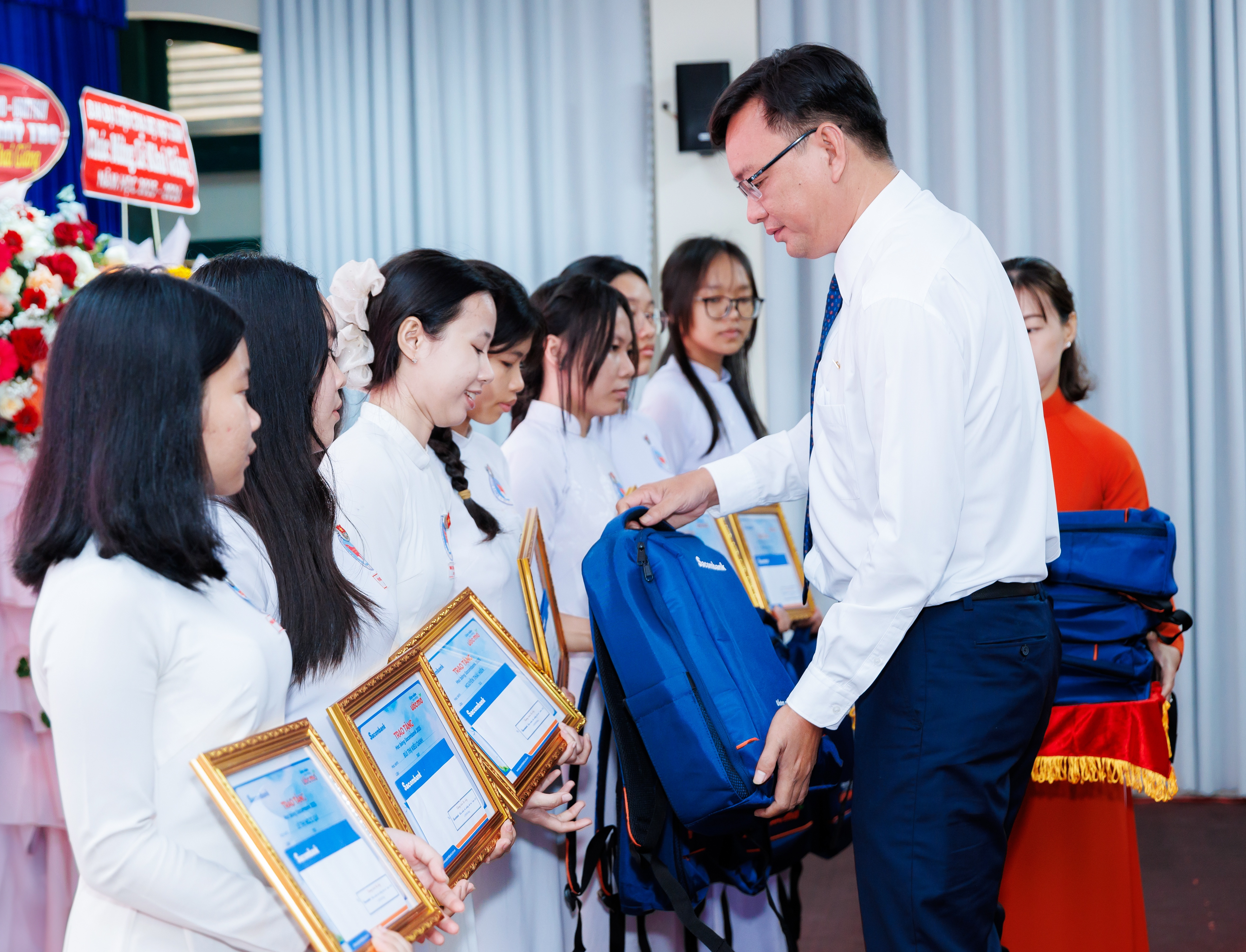 Trường THPT Nguyễn Đình Chiểu, Đồng Tháp Trường THPT Nguyễn Đình Chiểu, Đồng Tháp