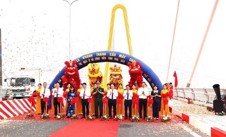 Cầu Hoàng Gia chính thức thông xe ngày 19/8 Cầu Hoàng Gia chính thức thông xe ngày 19/8