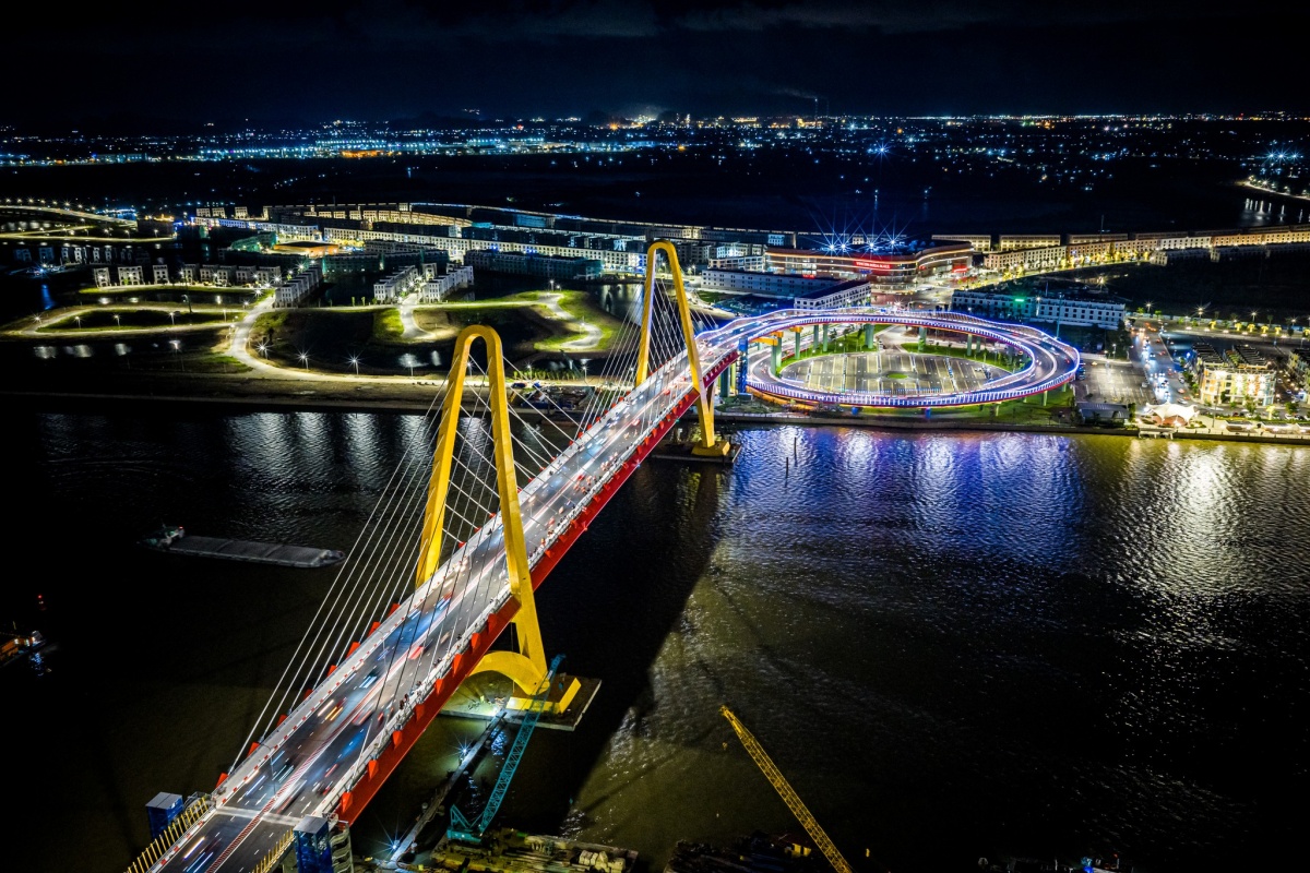 Cầu Hoàng Gia rút ngắn thời gian di chuyển từ phố cổ Hải Phòng đến đảo Vũ Yên chỉ còn 5 phút Cầu Hoàng Gia rút ngắn thời gian di chuyển từ phố cổ Hải Phòng đến đảo Vũ Yên chỉ còn 5 phút