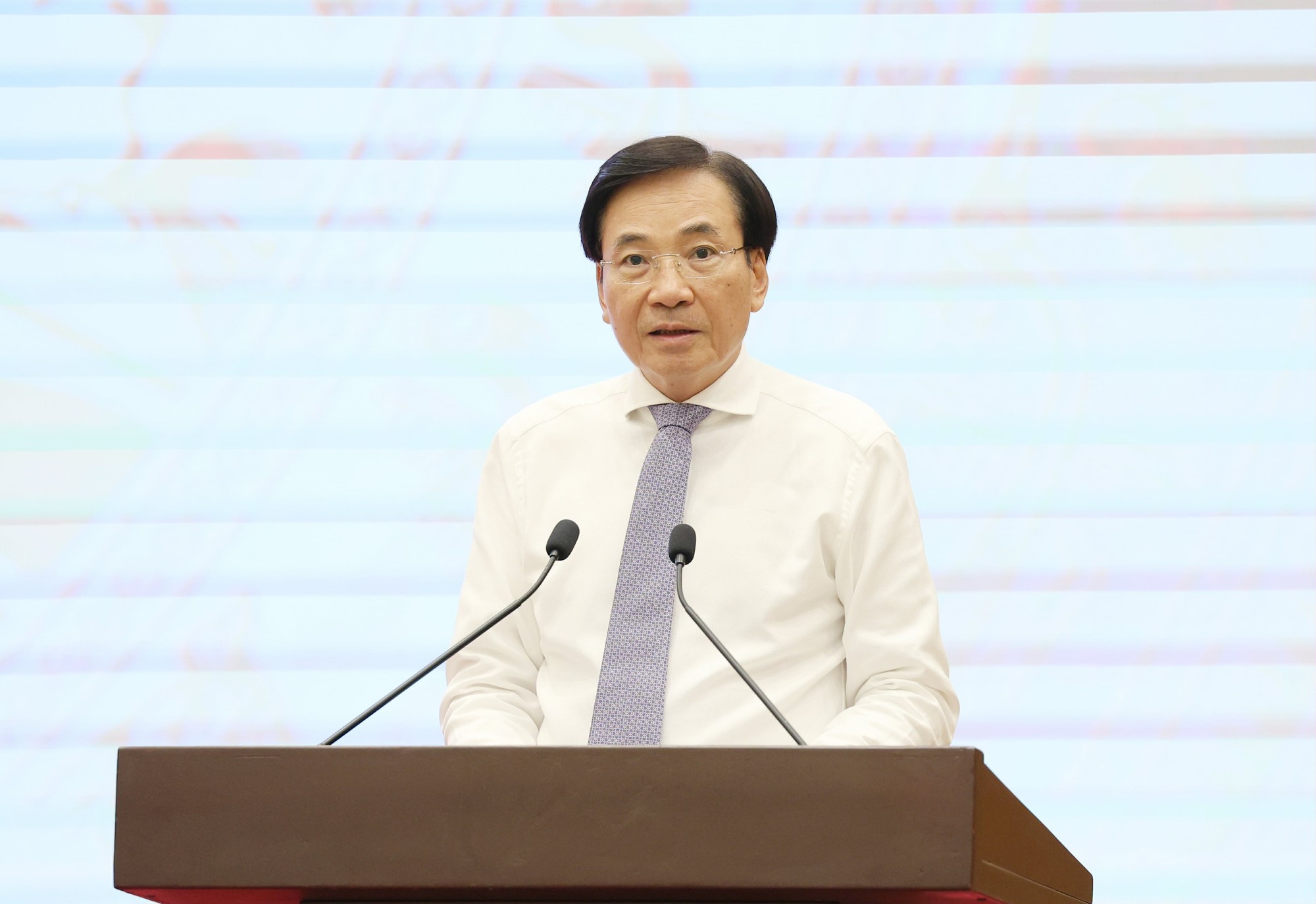 Bộ trưởng Trần Văn Sơn cung cấp thông tin cho báo chí - Ảnh: VGP