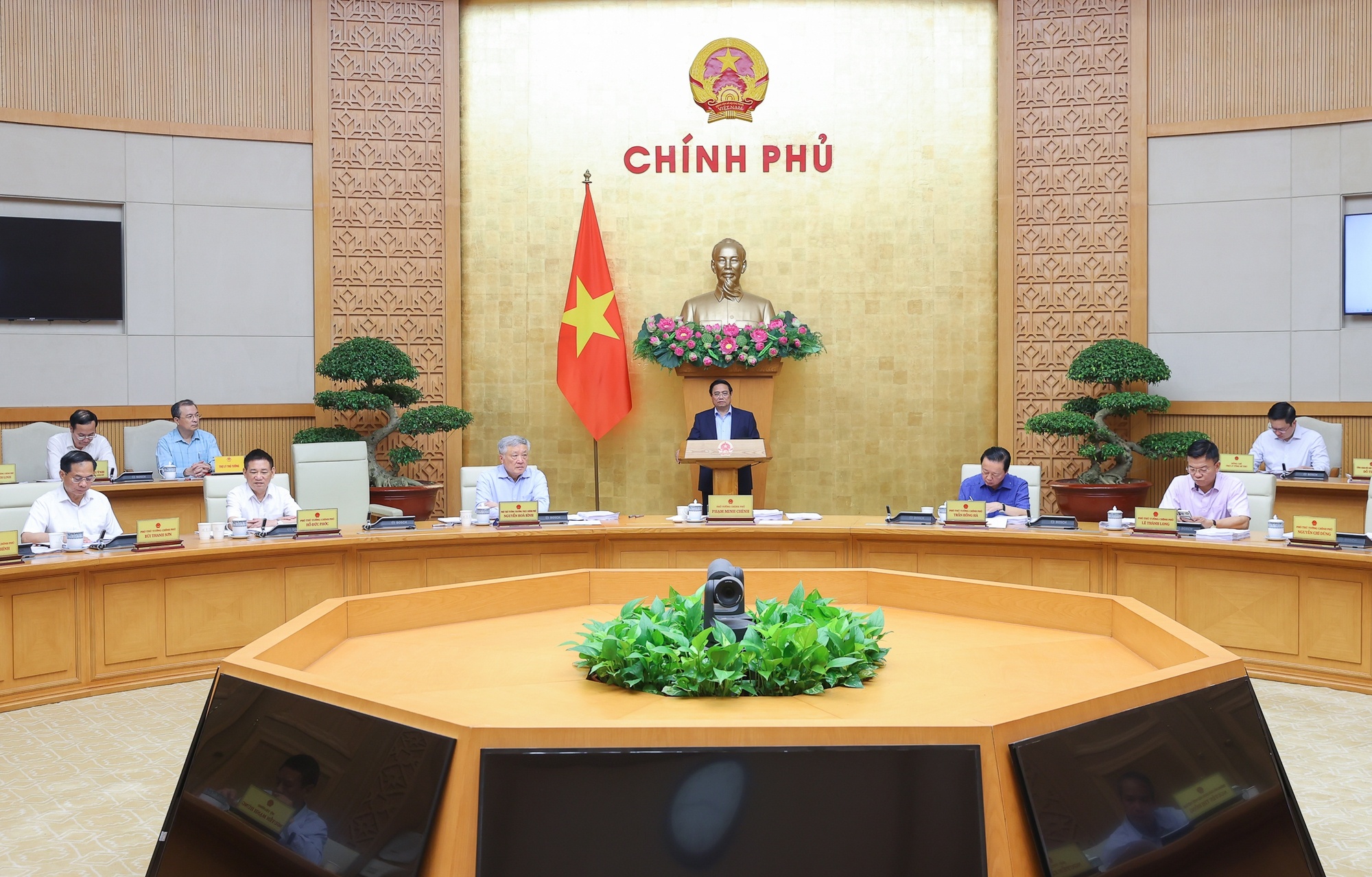 Lãnh đạo Chính phủ chủ trì Họp Chính phủ thường kỳ tháng 8 - Ảnh: VGP/Nhật Bắc