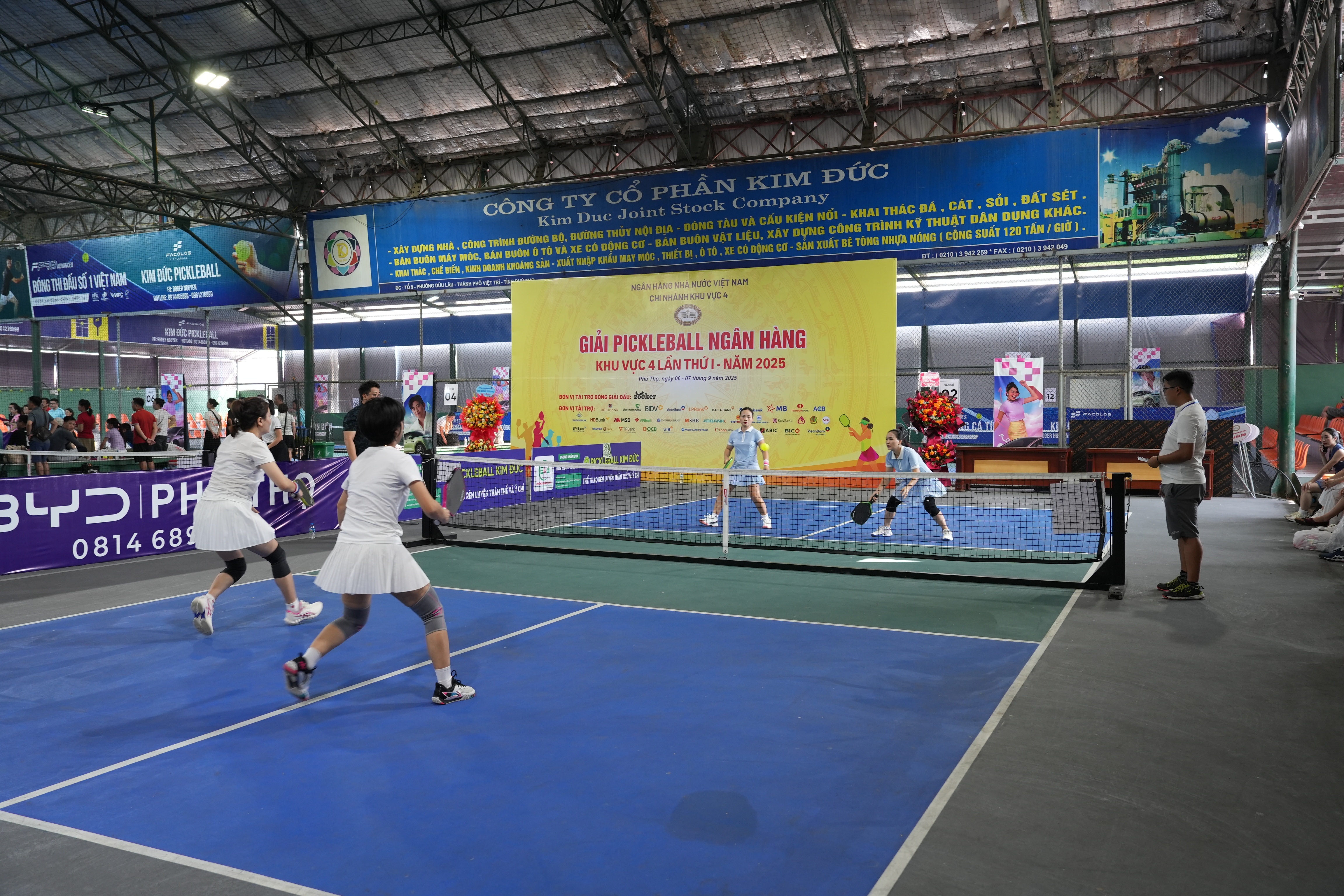 Phát huy tinh thần thể thao để gắn kết, quyết tâm hoàn thành nhiệm vụ của ngành Ngân hàng Phát huy tinh thần thể thao để gắn kết, quyết tâm hoàn thành nhiệm vụ của ngành Ngân hàng