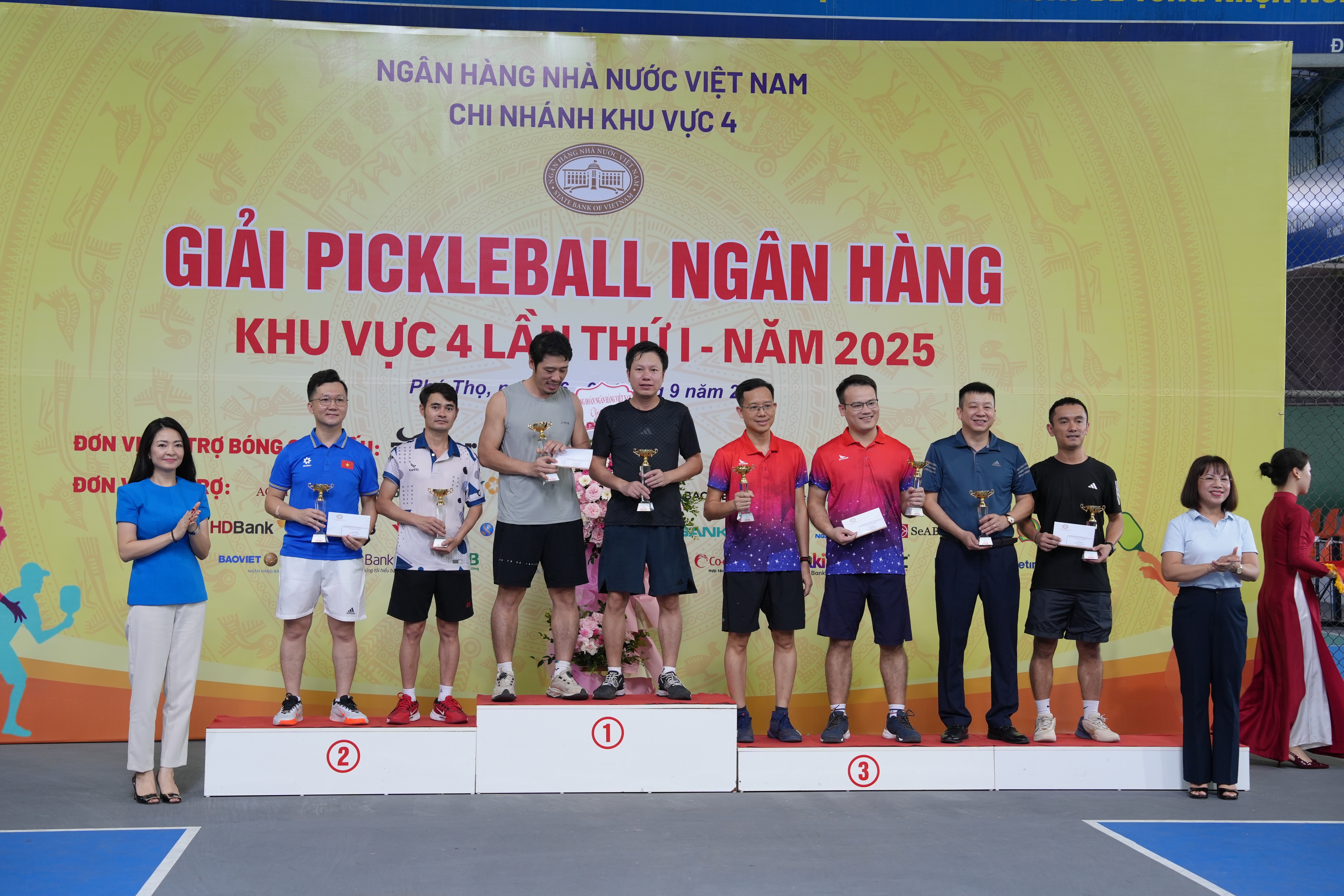 Phát huy tinh thần thể thao để gắn kết, quyết tâm hoàn thành nhiệm vụ của ngành Ngân hàng Phát huy tinh thần thể thao để gắn kết, quyết tâm hoàn thành nhiệm vụ của ngành Ngân hàng