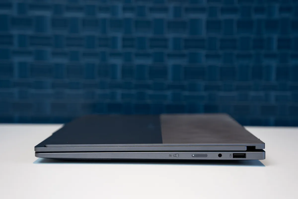 ThinkBook VertiFlex – laptop concept xoay màn hình độc đáo của Lenovo