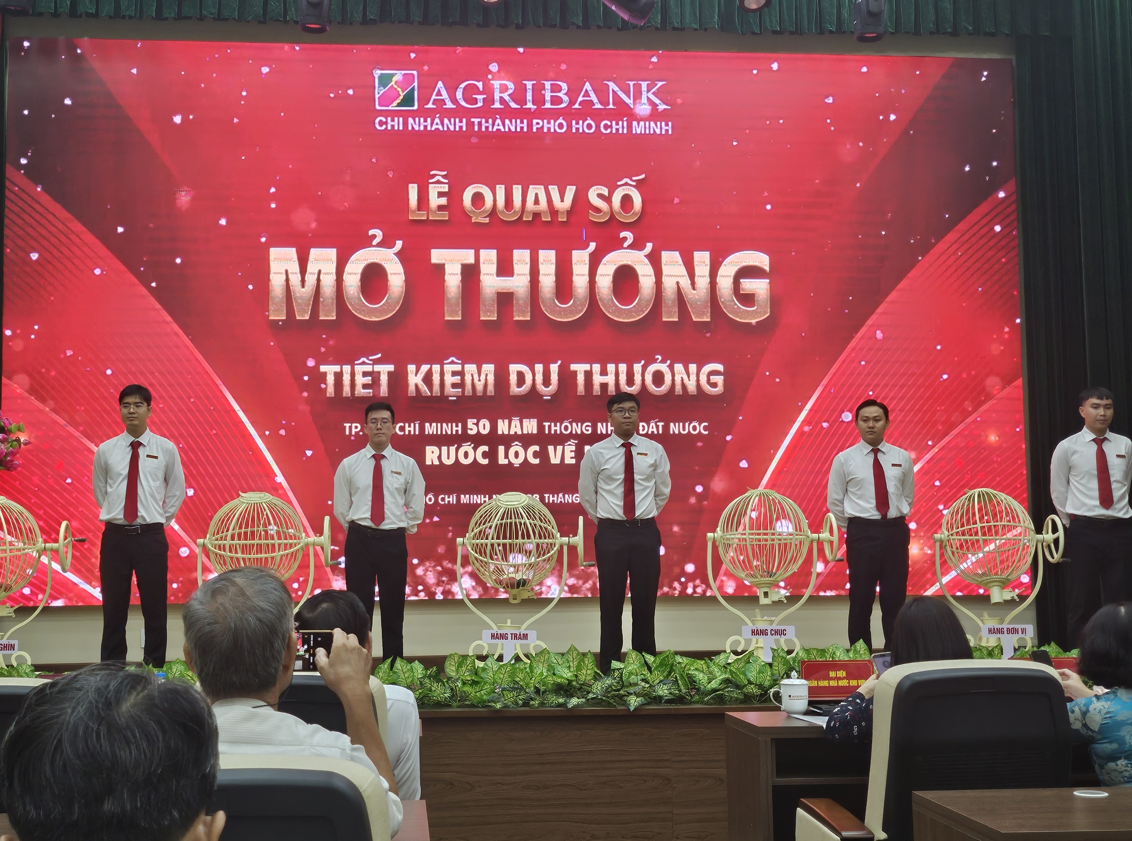 Agribank Chi nhánh TP Hồ Chí Minh đã tổ chức quay số mở thưởng Chương trình tiết kiệm dự thưởng “Thành phố Hồ Chí Minh 50 năm thống nhất đất nước, Rước lộc về nhà” Agribank Chi nhánh TP Hồ Chí Minh đã tổ chức quay số mở thưởng Chương trình tiết kiệm dự thưởng “Thành phố Hồ Chí Minh 50 năm thống nhất đất nước, Rước lộc về nhà”