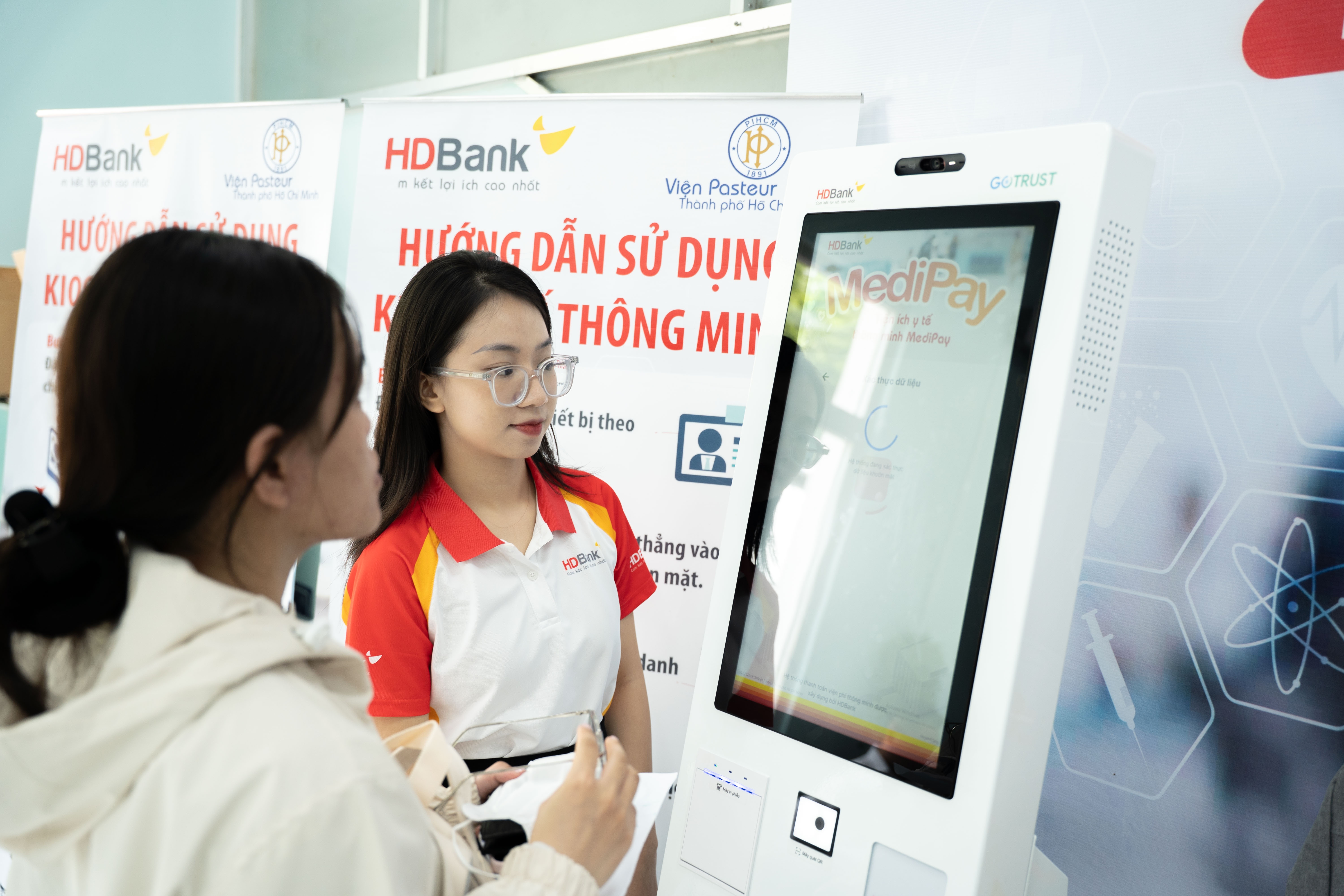 Việc triển khai Kiosk y tế thông minh tại Viện Pasteur mang lại nhiều thuận lợi thiết thực cho người dân: giảm tải cho Viện, giúp bệnh nhân tiết kiệm thời gian và công sức trong quá trình khám chữa bệnh. Việc triển khai Kiosk y tế thông minh tại Viện Pasteur mang lại nhiều thuận lợi thiết thực cho người dân: giảm tải cho Viện, giúp bệnh nhân tiết kiệm thời gian và công sức trong quá trình khám chữa bệnh.