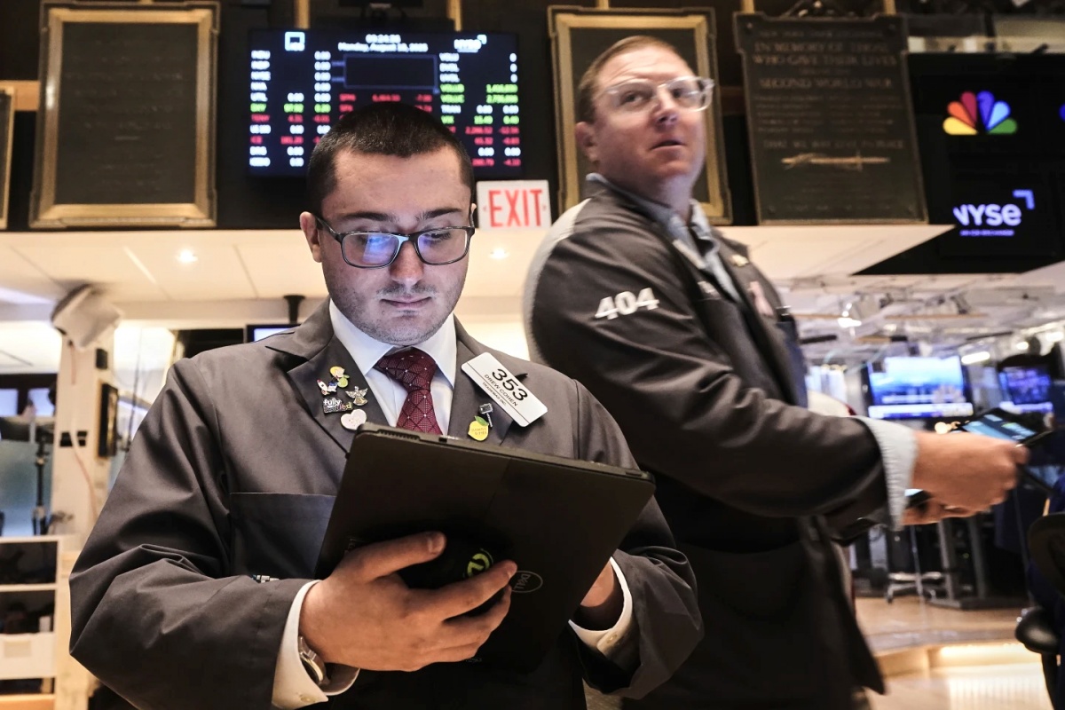 S&P 500 vượt đỉnh lịch sử, kỳ vọng Fed sắp hạ lãi suất