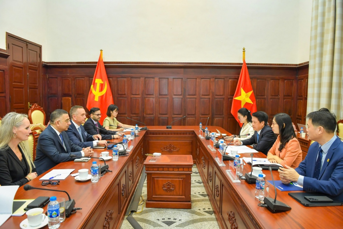 Phó Thống đốc Phạm Tiến Dũng tiếp Phó Chủ tịch Toàn cầu Tập đoàn Mastercard