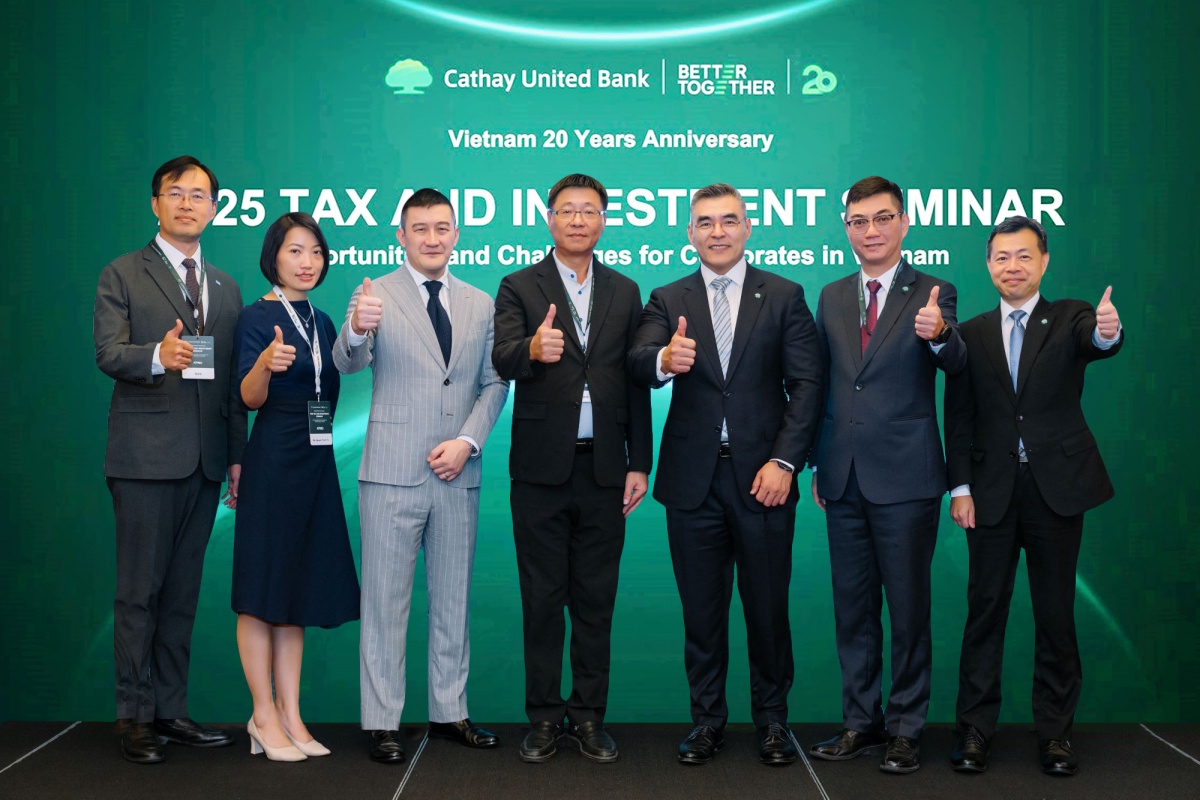 Ngân hàng Cathay United Bank tổ chức diễn đàn thuế và đầu tư tại Hà Nội, Việt Nam, nhằm cung cấp cho các khách hàng doanh nghiệp những thông tin chuyên sâu về xu hướng đầu tư tại thị trường Việt Nam. (Ảnh: Cathay United Bank) Ngân hàng Cathay United Bank tổ chức diễn đàn thuế và đầu tư tại Hà Nội, Việt Nam, nhằm cung cấp cho các khách hàng doanh nghiệp những thông tin chuyên sâu về xu hướng đầu tư tại thị trường Việt Nam. (Ảnh: Cathay United Bank)