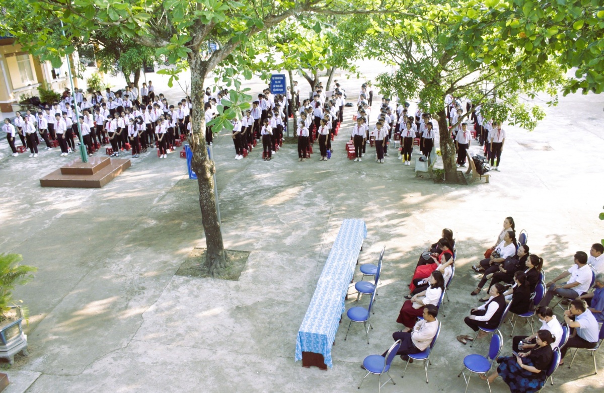 “Không để học sinh, sinh viên bỏ học vì khó khăn” không chỉ là phương châm, khẩu hiệu mà đang được các ngân hàng cụ thể hóa bằng nhiều hoạt động thiết thực. “Không để học sinh, sinh viên bỏ học vì khó khăn” không chỉ là phương châm, khẩu hiệu mà đang được các ngân hàng cụ thể hóa bằng nhiều hoạt động thiết thực.