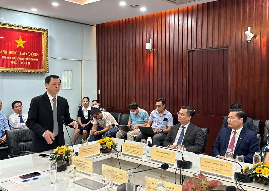 TS. BS CKII Nguyễn Tri Thức - Ủy viên Ban Thường vụ Đảng ủy Bộ Y tế - Thứ trưởng Bộ Y tế phát biểu chỉ đạo tại buổi lễ TS. BS CKII Nguyễn Tri Thức - Ủy viên Ban Thường vụ Đảng ủy Bộ Y tế - Thứ trưởng Bộ Y tế phát biểu chỉ đạo tại buổi lễ